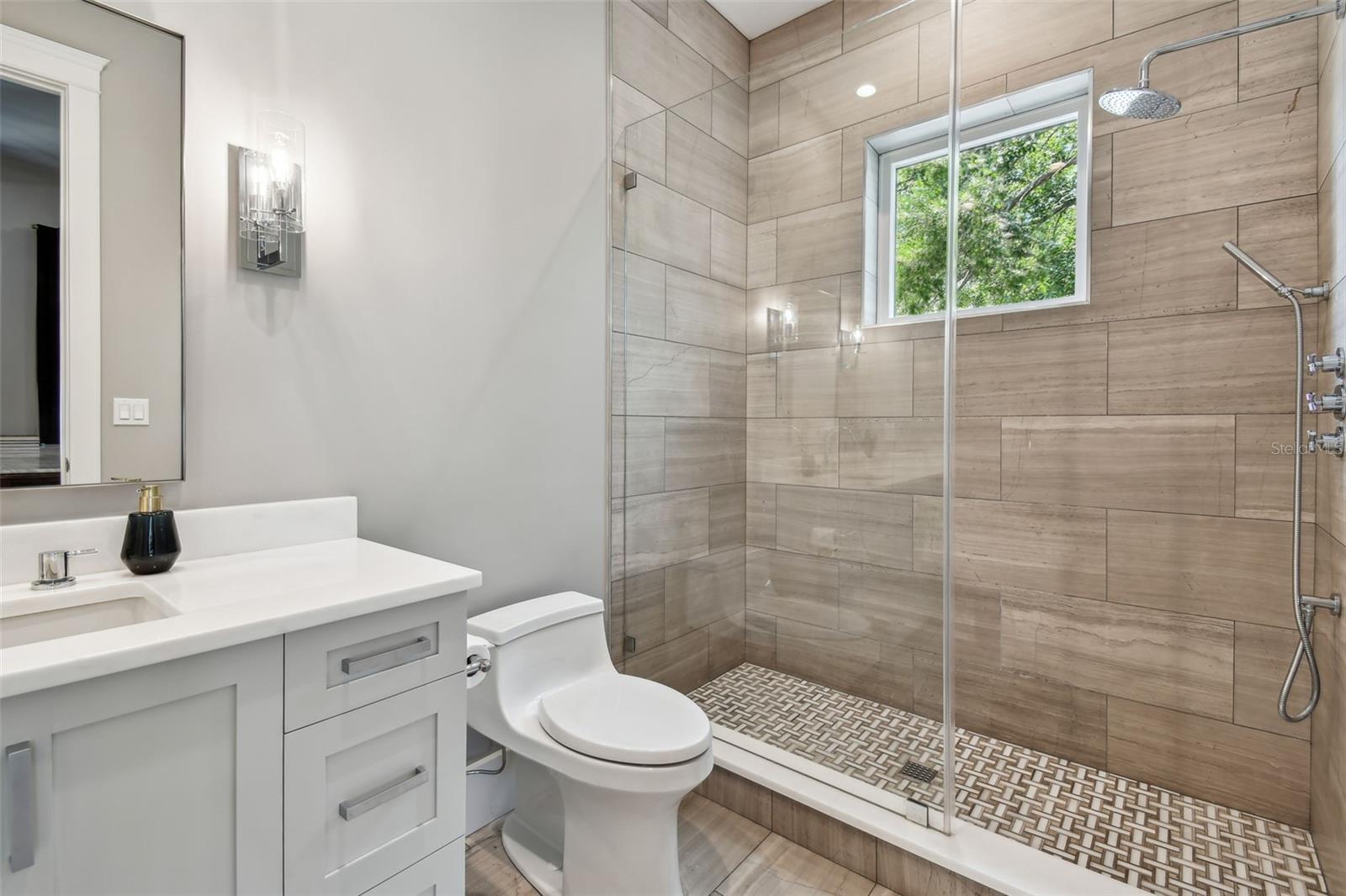 2402 W PARKLAND BLVD, TAMPA, FL, 33609