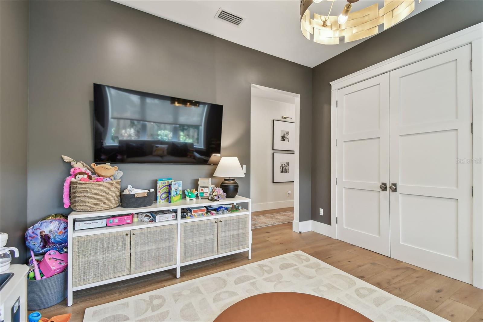 2402 W PARKLAND BLVD, TAMPA, FL, 33609