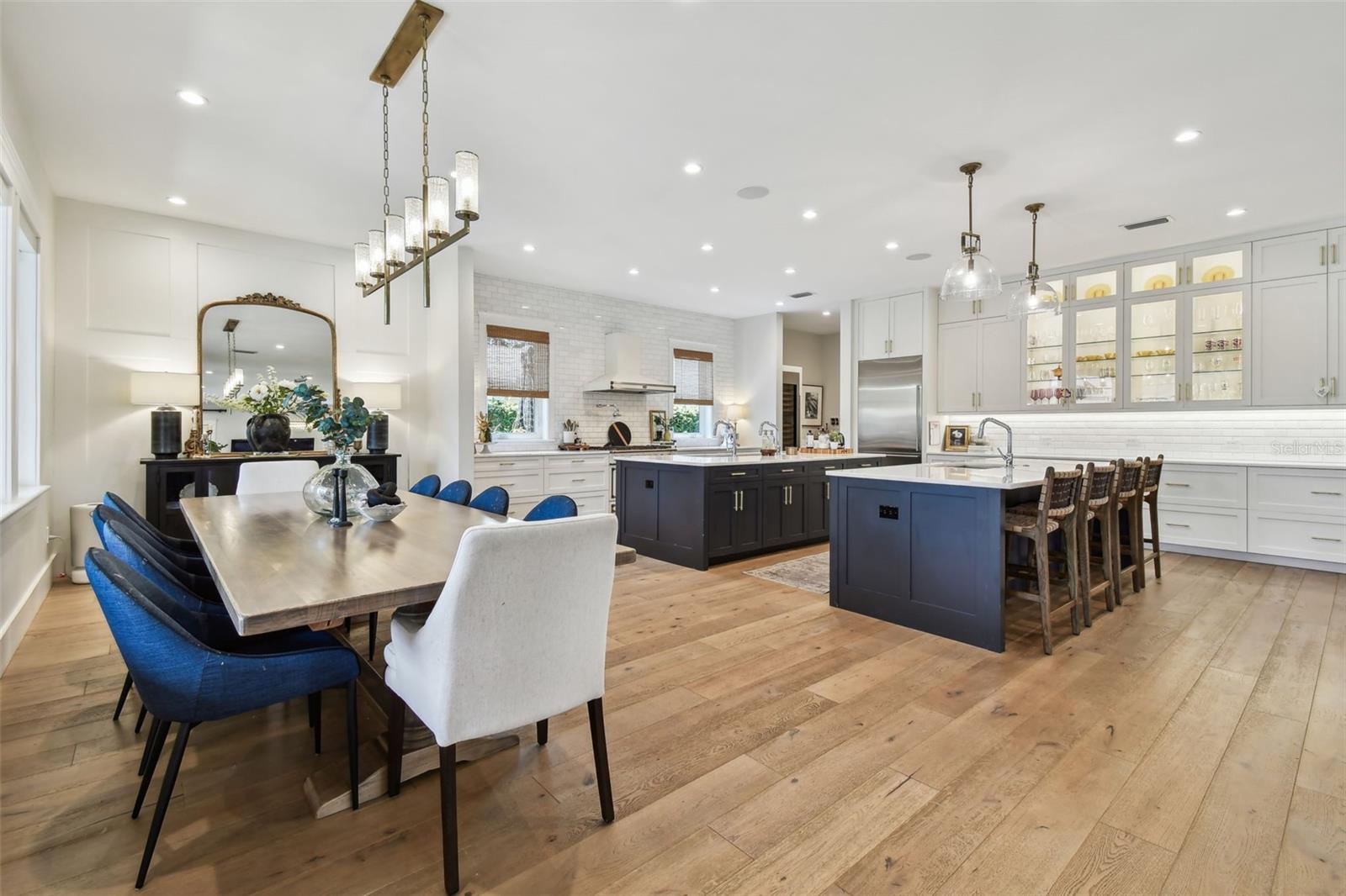 2402 W PARKLAND BLVD, TAMPA, FL, 33609