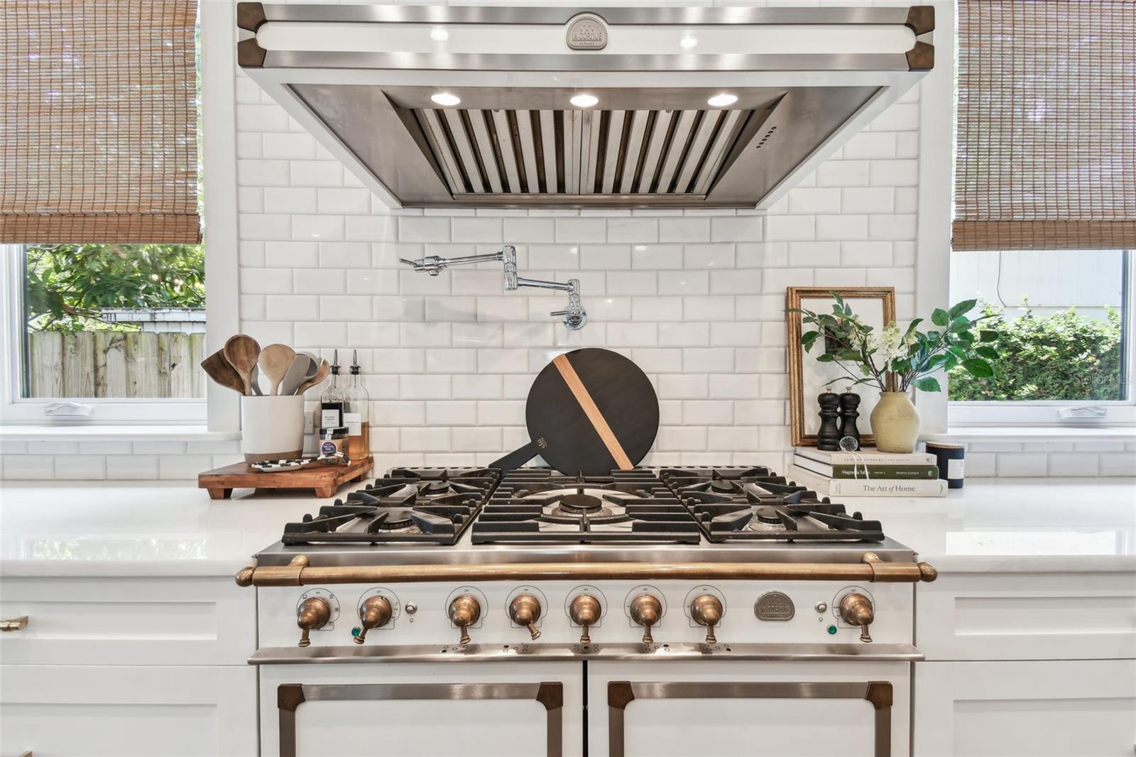 2402 W PARKLAND BLVD, TAMPA, FL, 33609