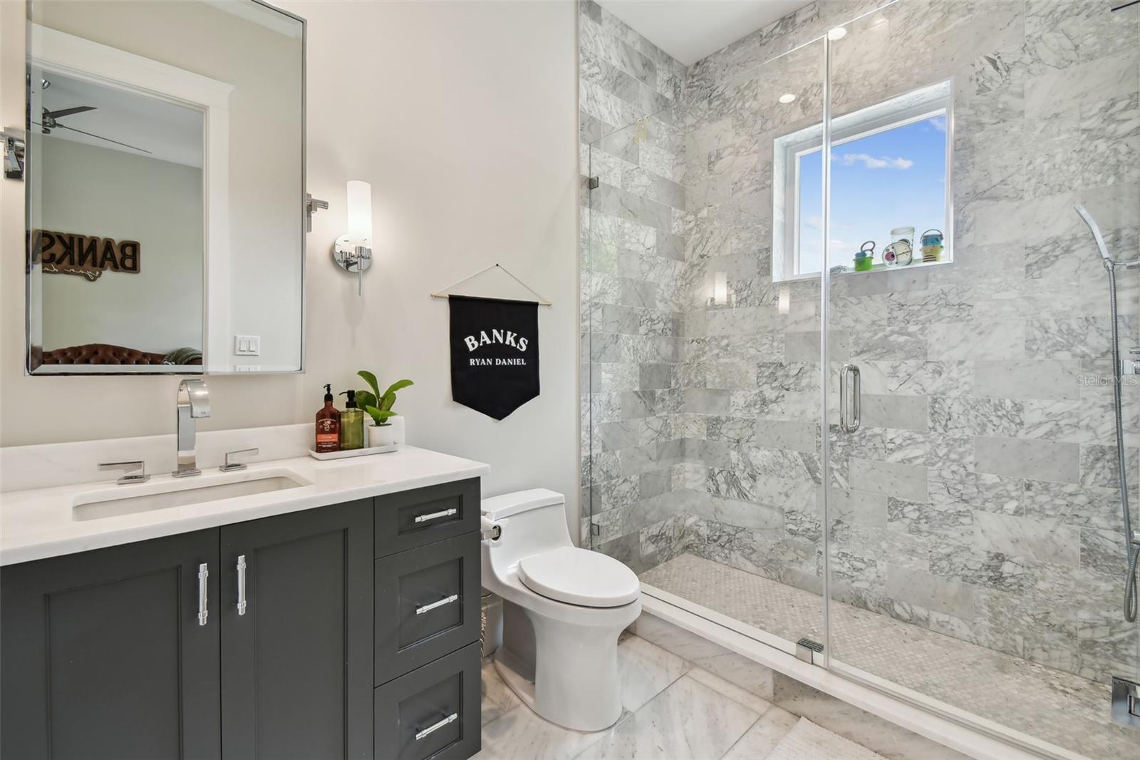 2402 W PARKLAND BLVD, TAMPA, FL, 33609