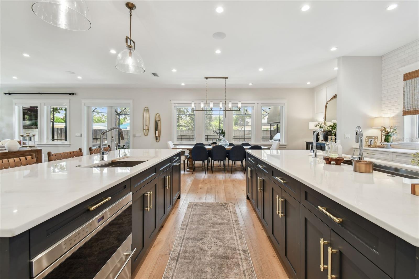 2402 W PARKLAND BLVD, TAMPA, FL, 33609