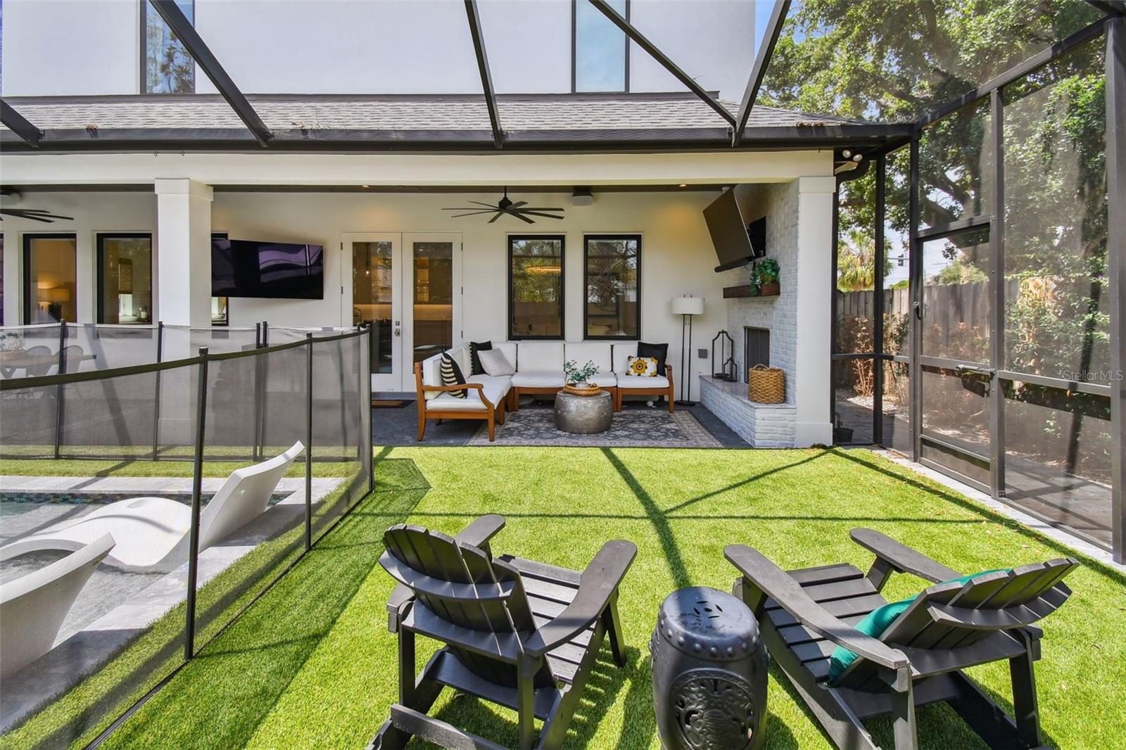 2402 W PARKLAND BLVD, TAMPA, FL, 33609