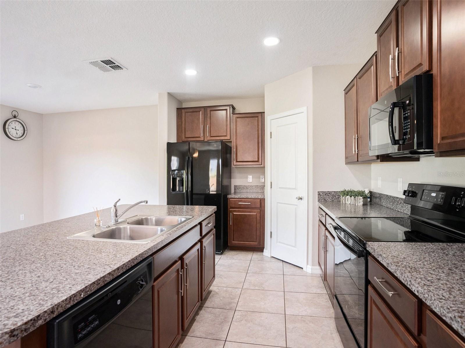 15306 BROAD BRUSH DR, SUN CITY CENTER, FL, 33573