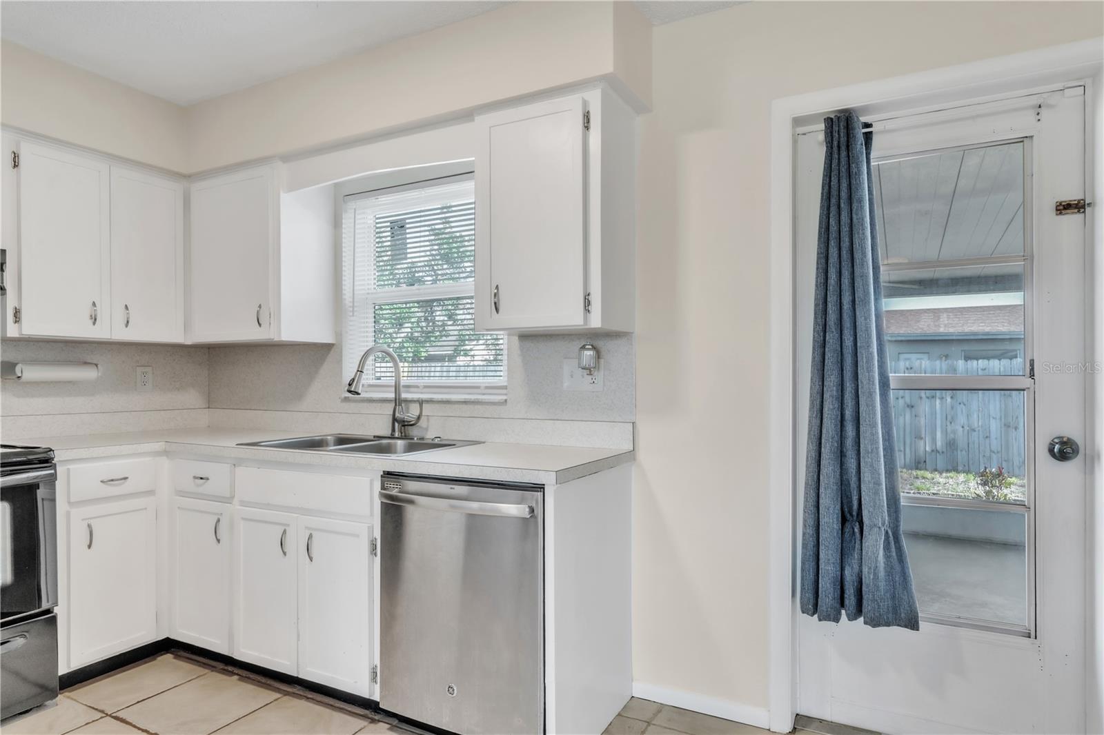 2705 20TH AVENUE DR W, BRADENTON, FL, 34205