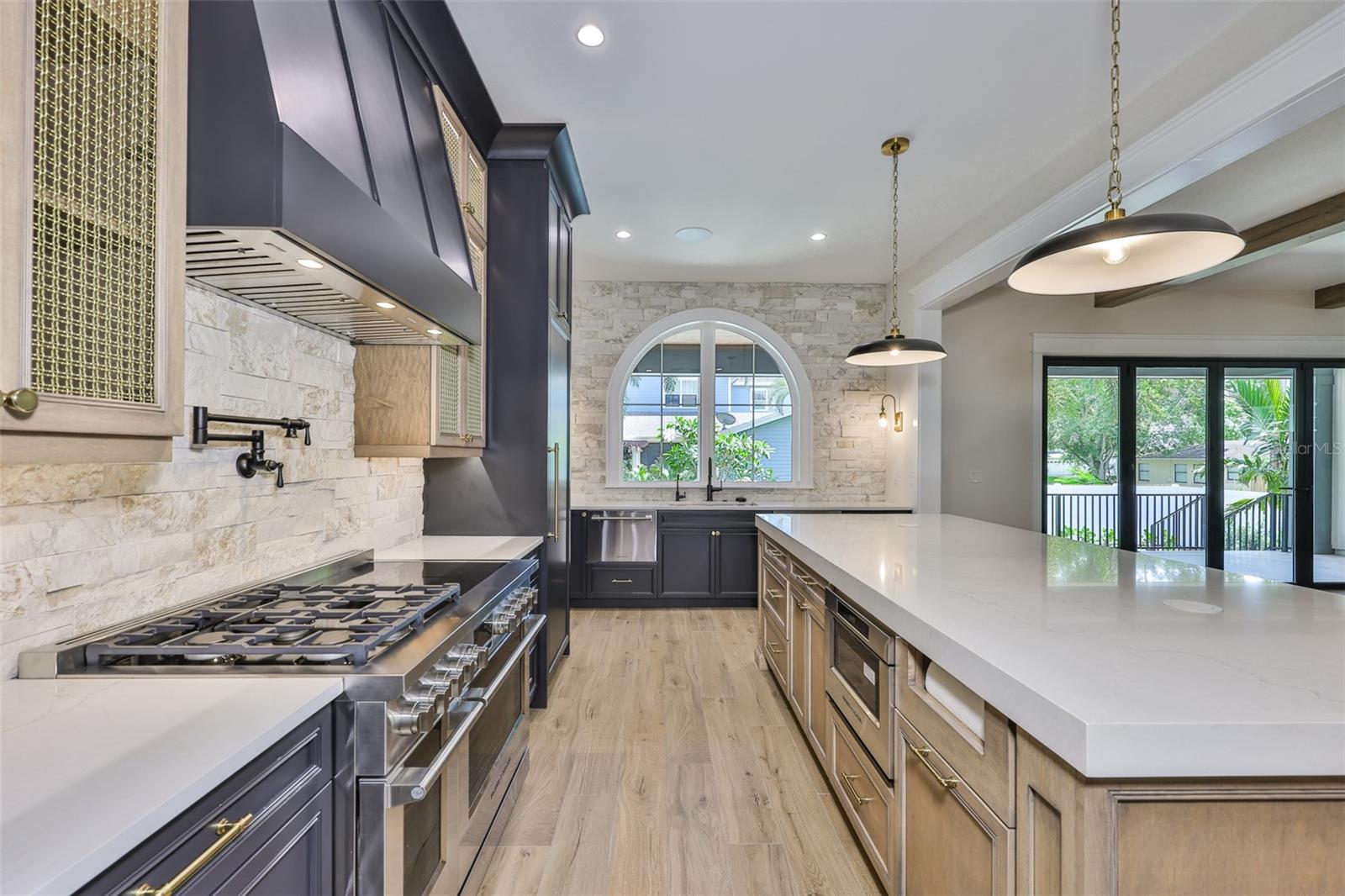 TB8378803 Property Photo