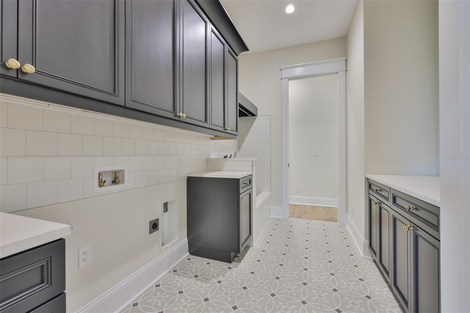 TB8378803 Property Photo