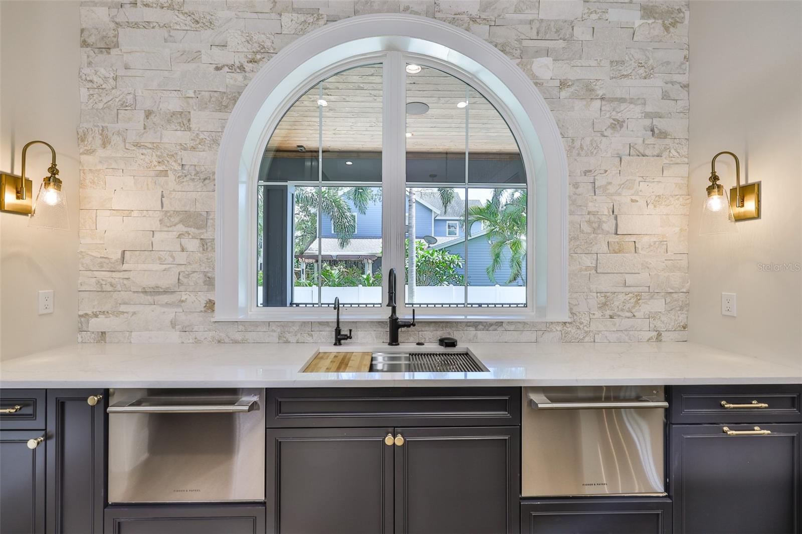 TB8378803 Property Photo