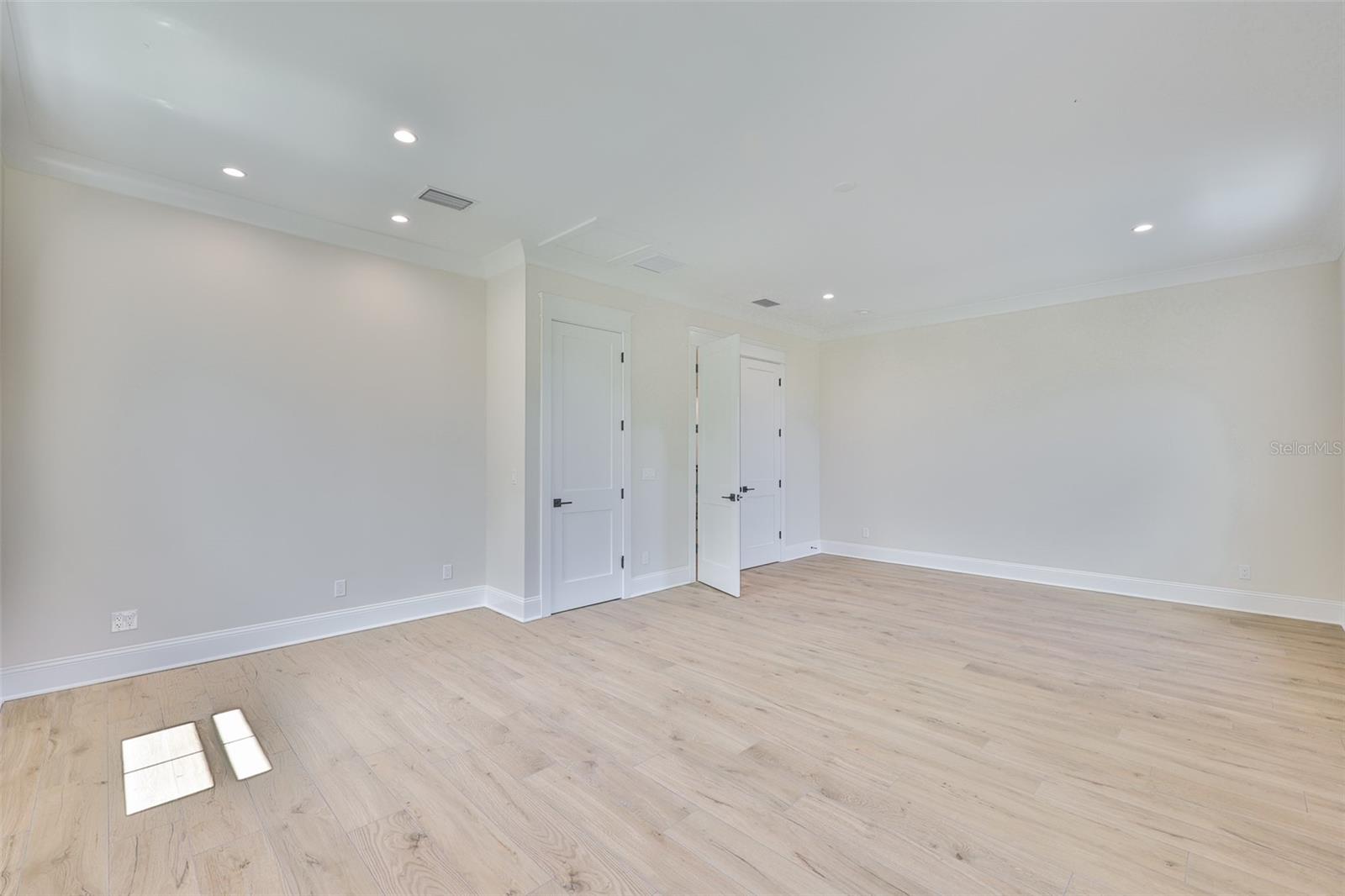 TB8378803 Property Photo