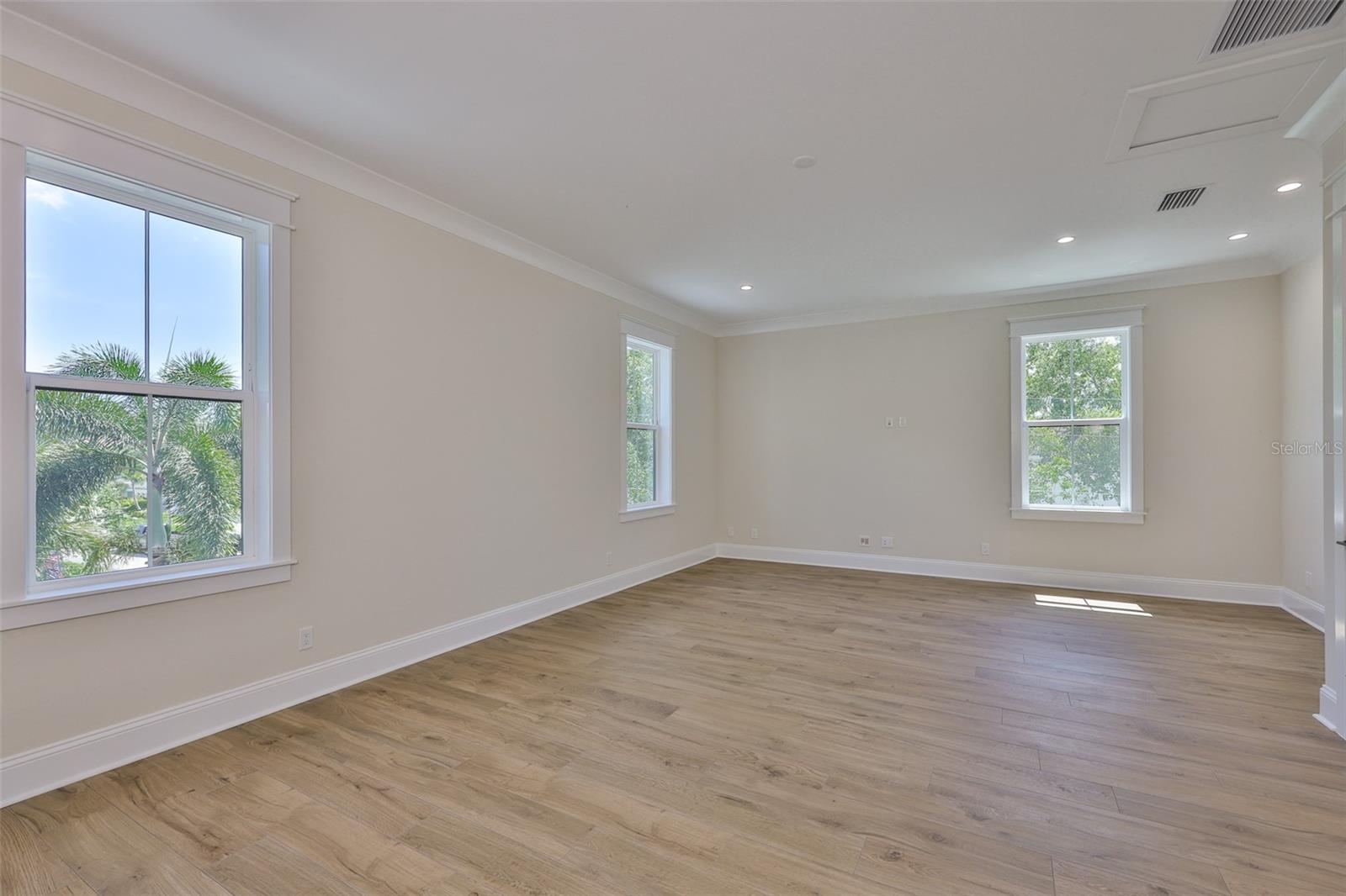 TB8378803 Property Photo