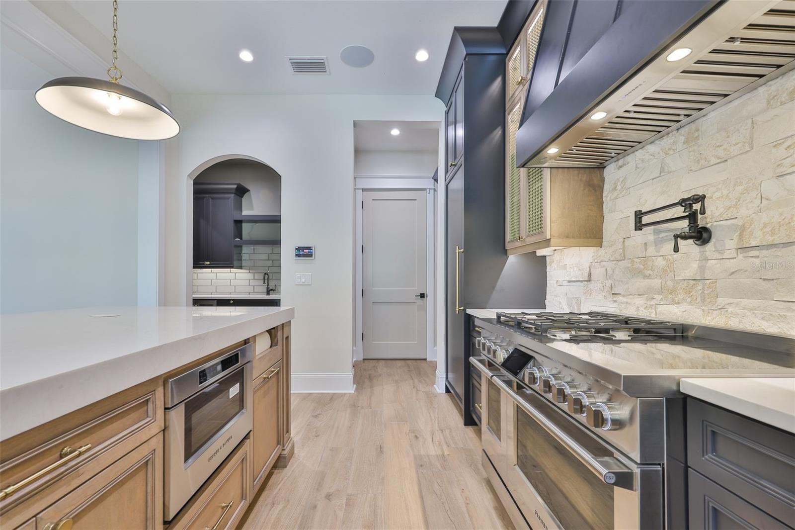 TB8378803 Property Photo