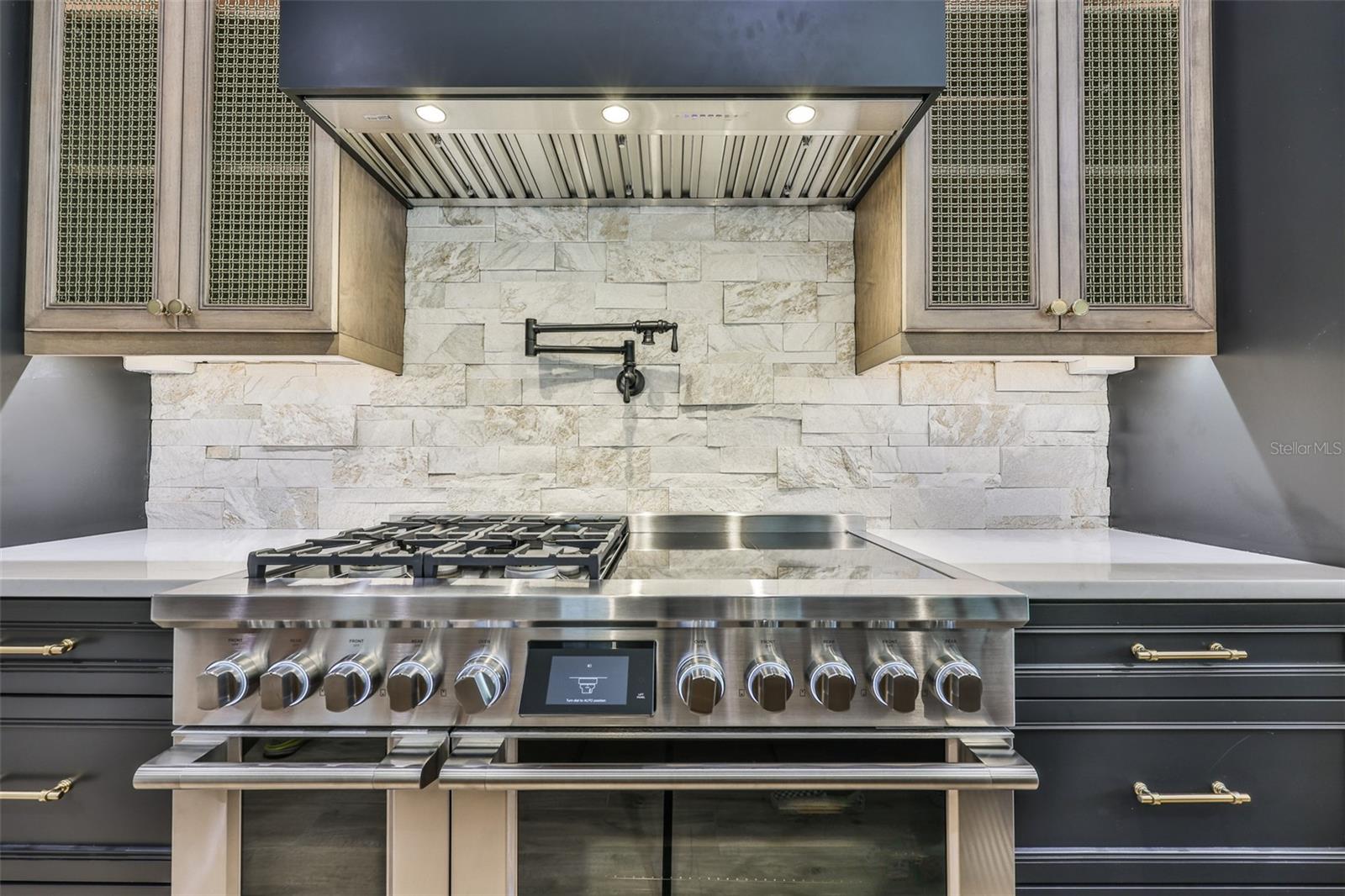 TB8378803 Property Photo