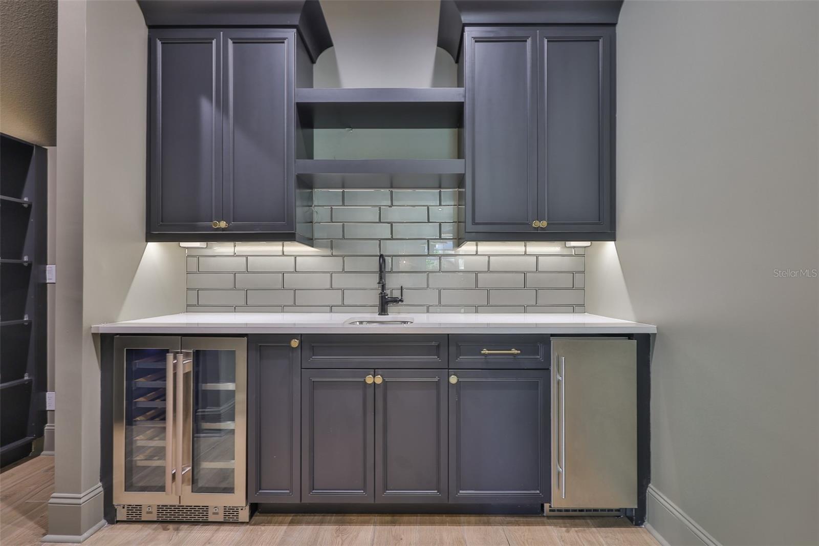 TB8378803 Property Photo