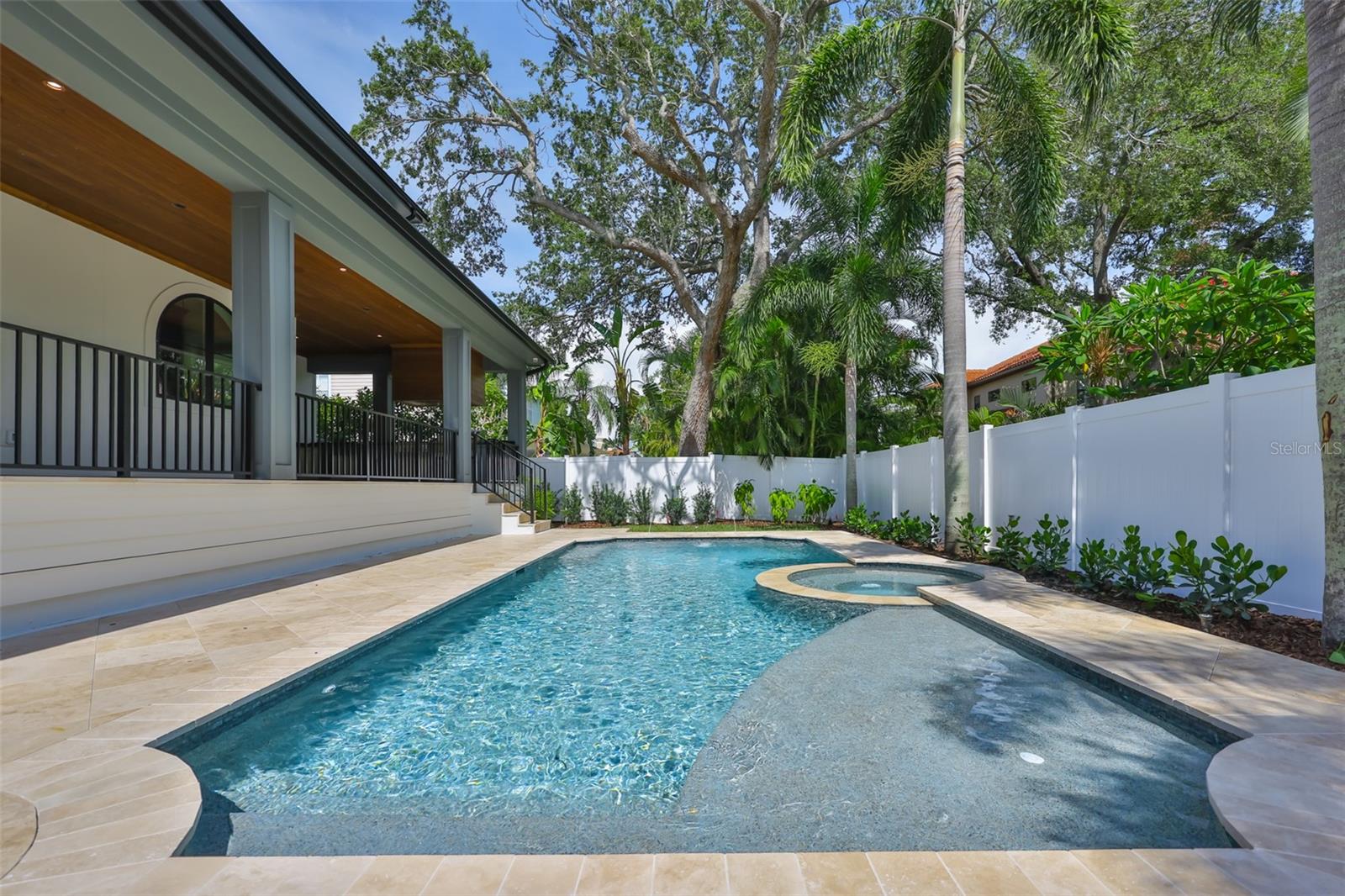 TB8378803 Property Photo