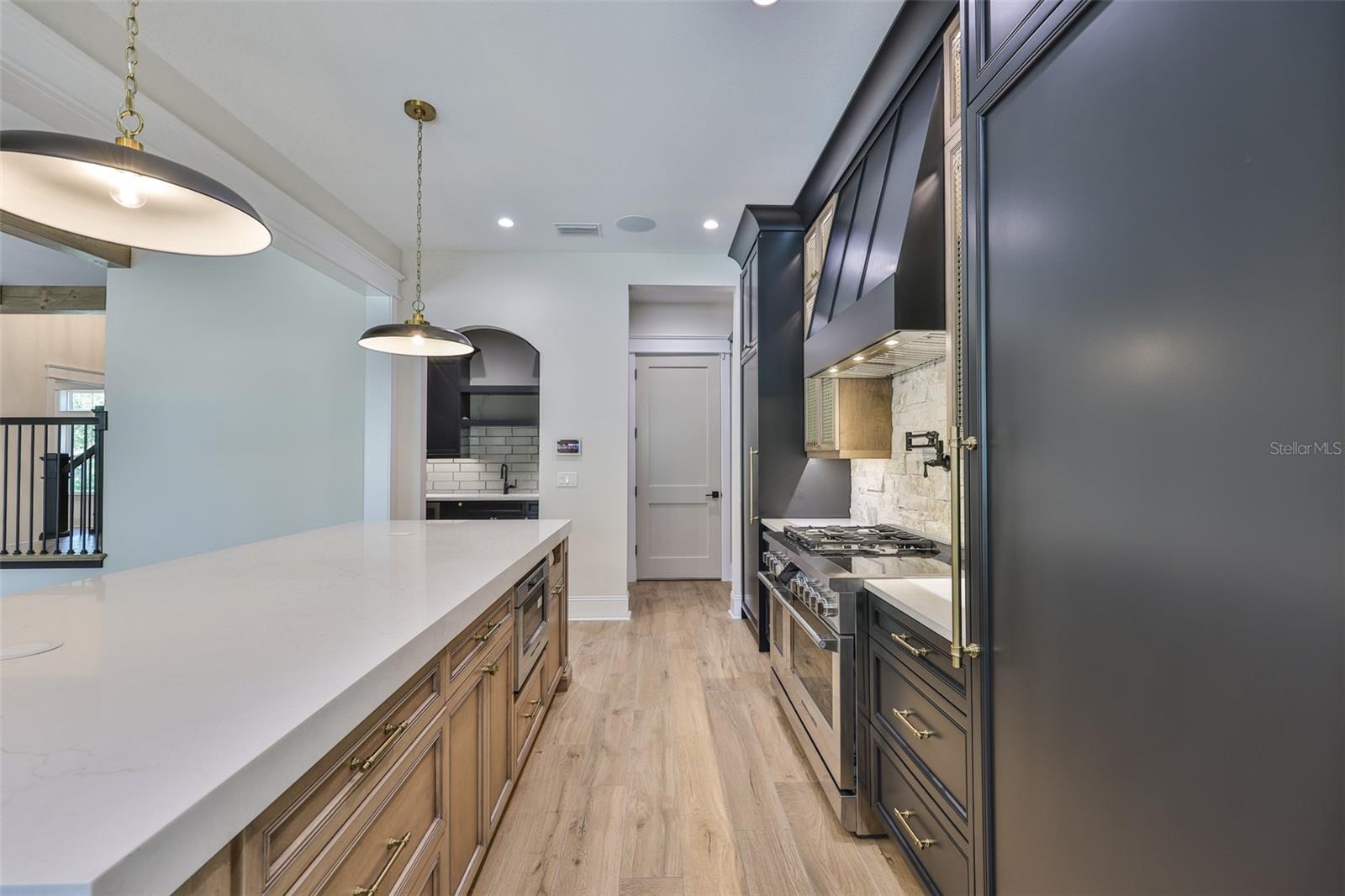 TB8378803 Property Photo