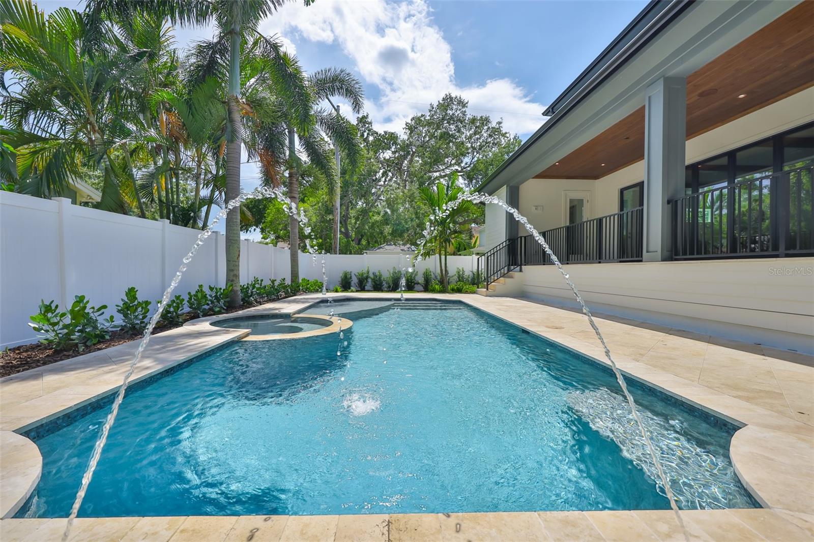 TB8378803 Property Photo