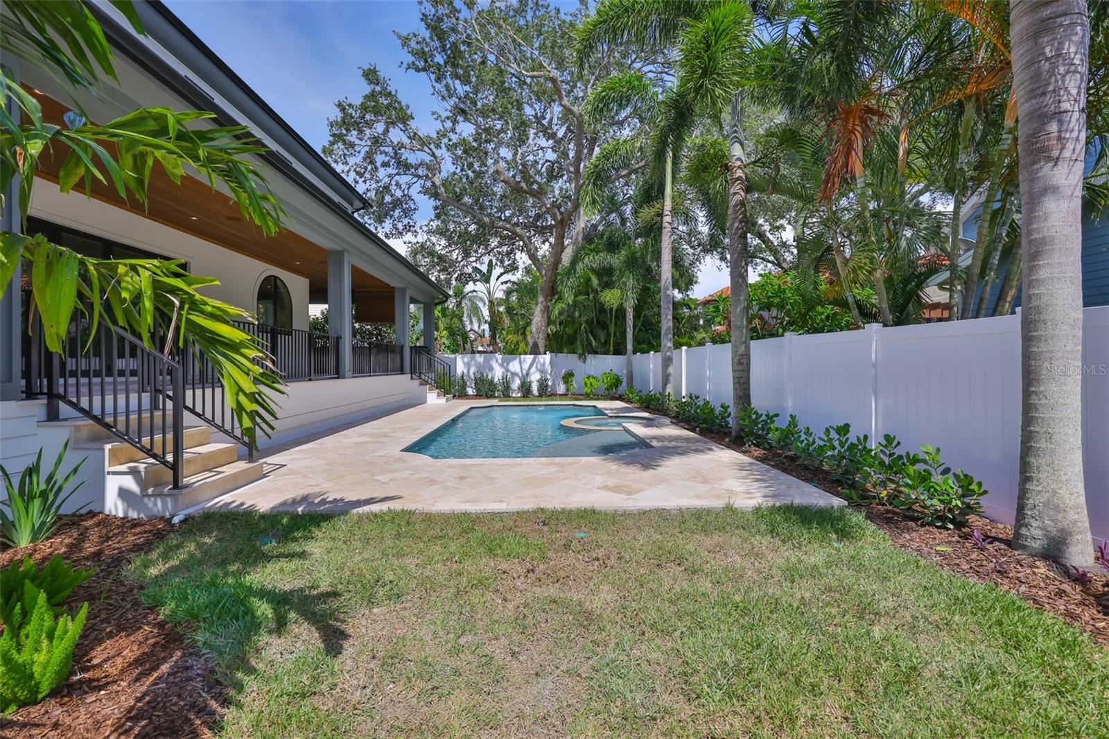 TB8378803 Property Photo