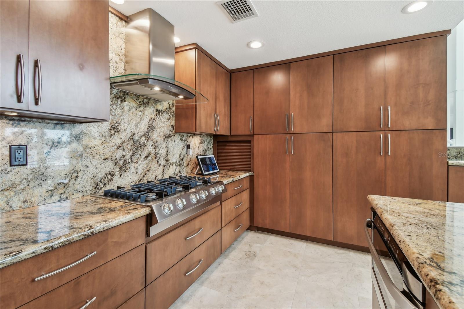 2233 DONATO DR, BELLEAIR BEACH, FL, 33786