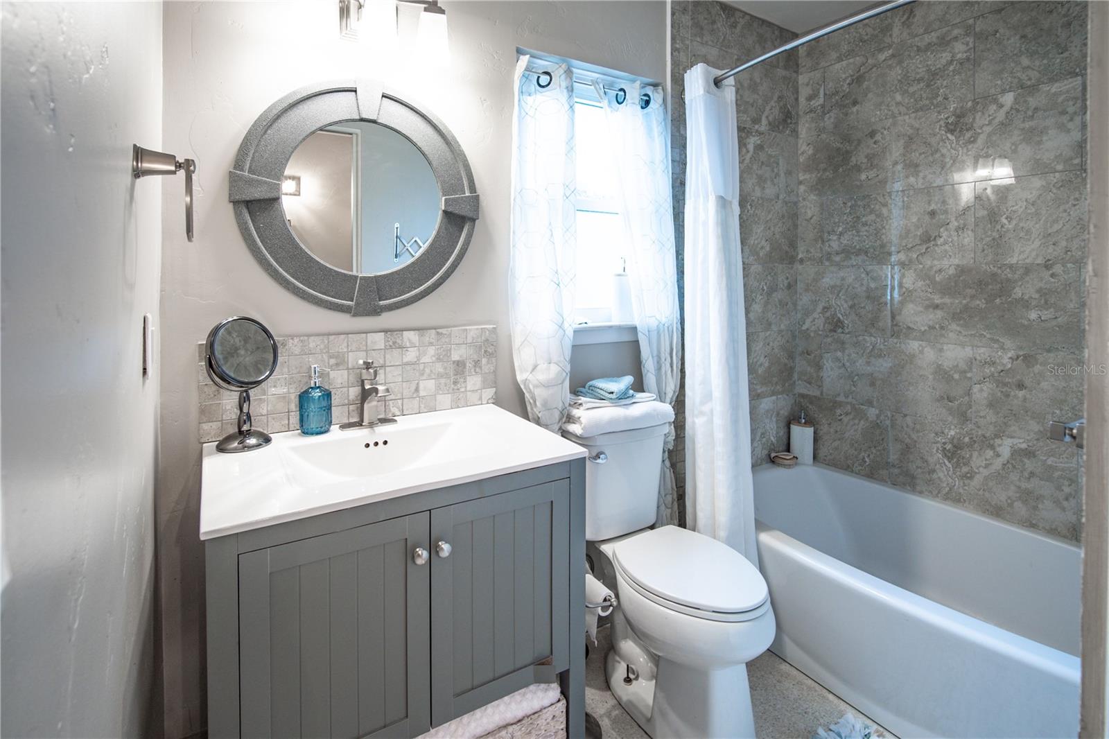 512 SHAMROCK BLVD, VENICE, FL, 34293