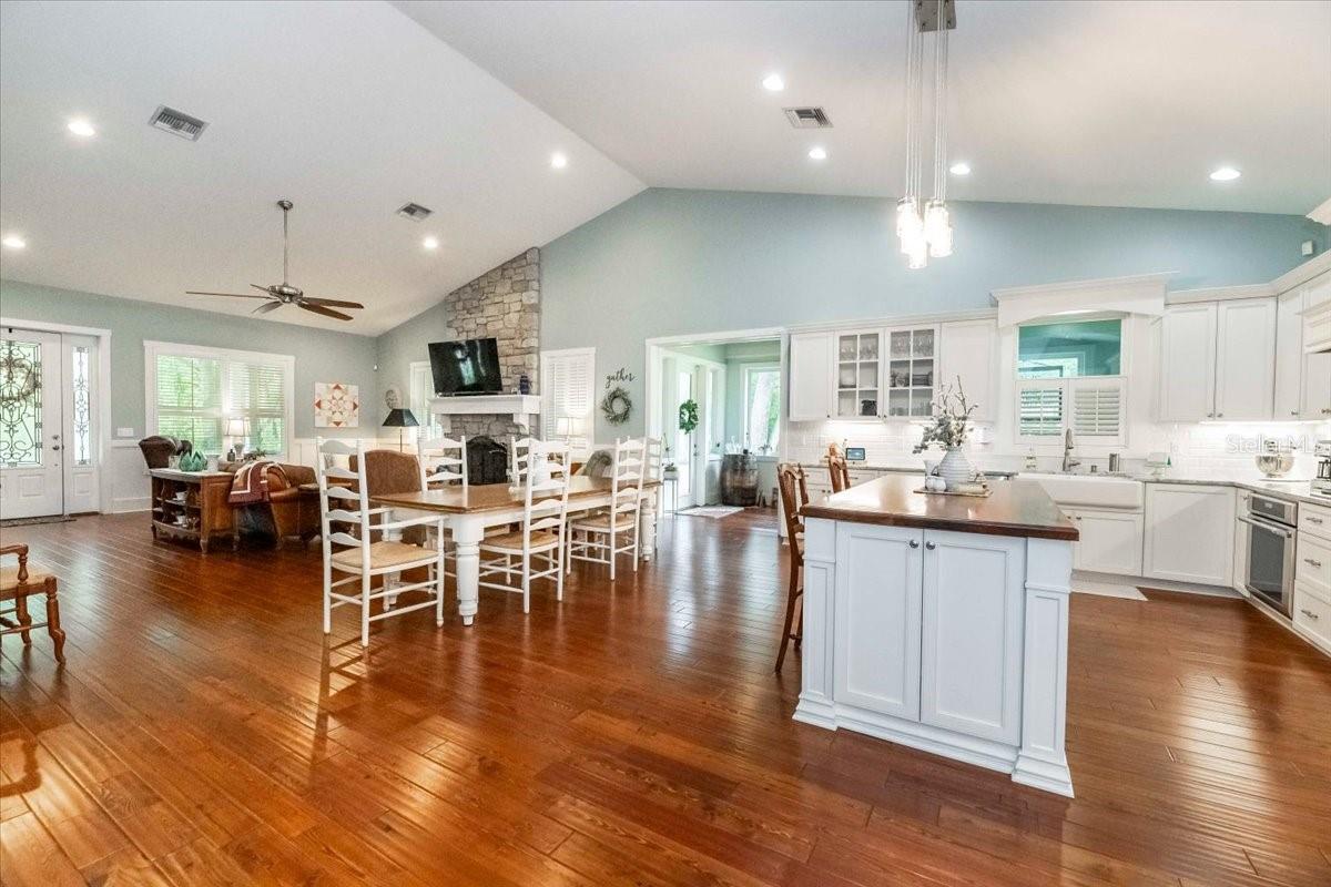 2115 W PIPKIN RD, LAKELAND, FL, 33811