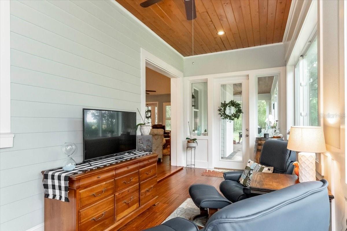 2115 W PIPKIN RD, LAKELAND, FL, 33811