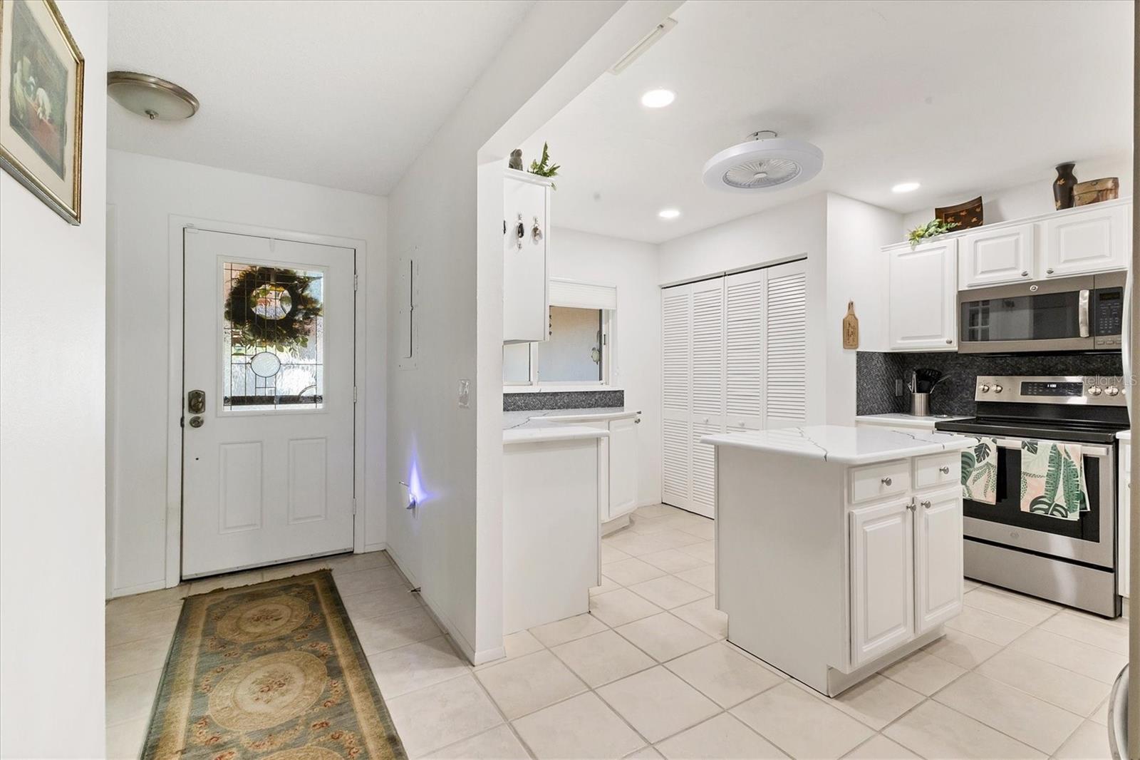 6304 PELICAN DR, BRADENTON, FL, 34210