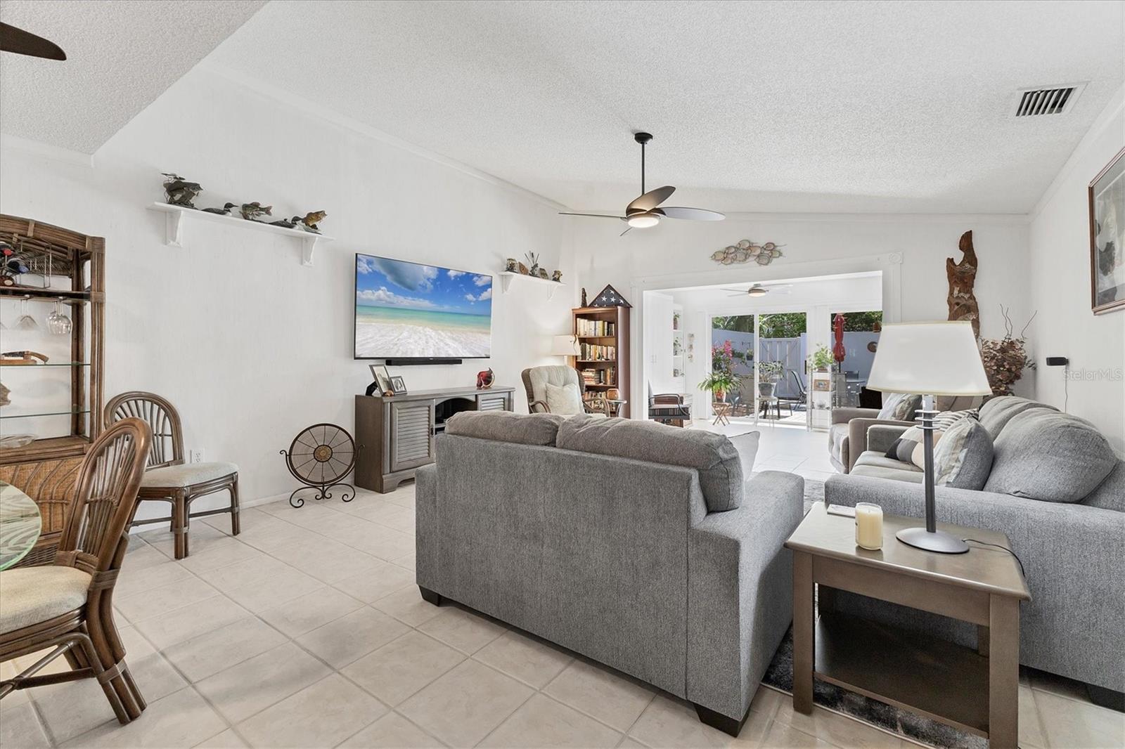 6304 PELICAN DR, BRADENTON, FL, 34210