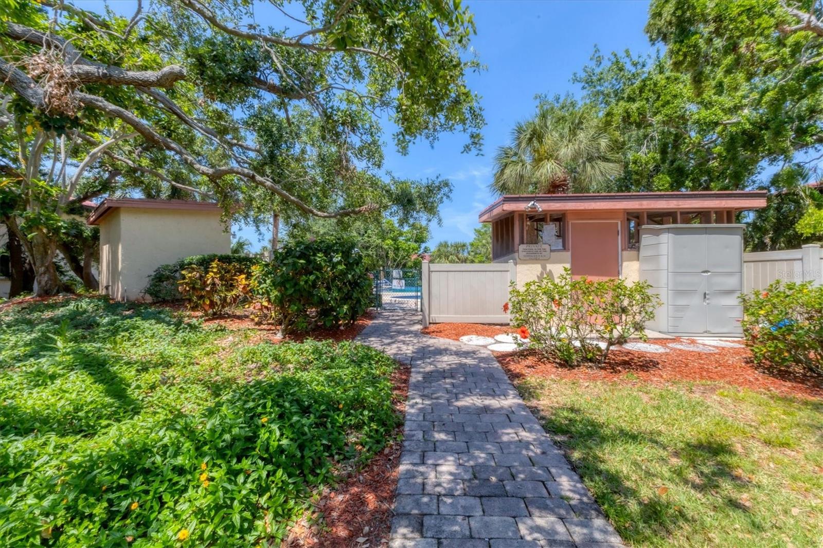 6304 PELICAN DR, BRADENTON, FL, 34210