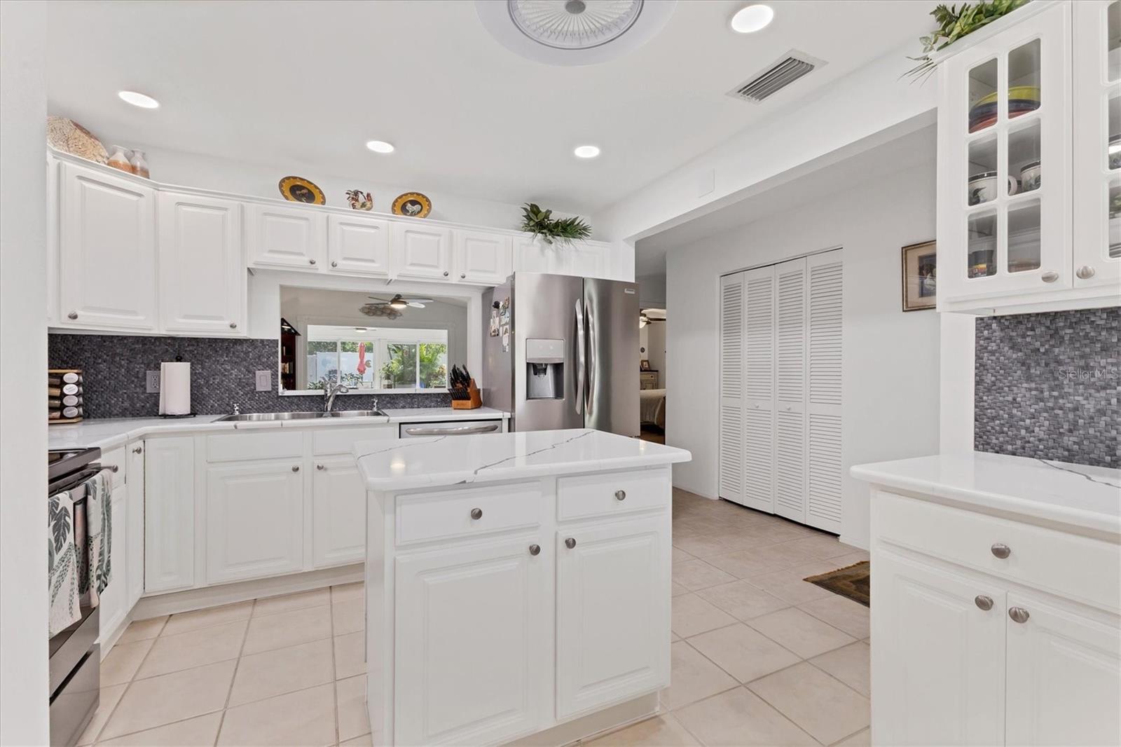 6304 PELICAN DR, BRADENTON, FL, 34210