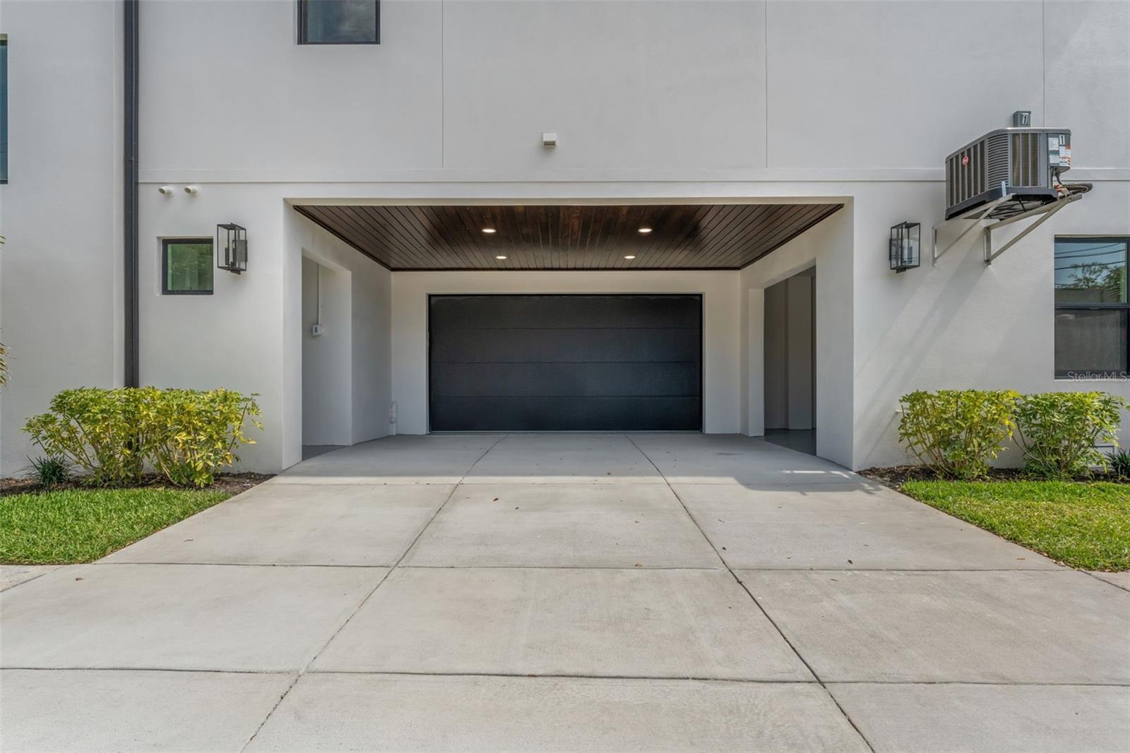 500 E DAVIS BLVD, TAMPA, FL, 33606