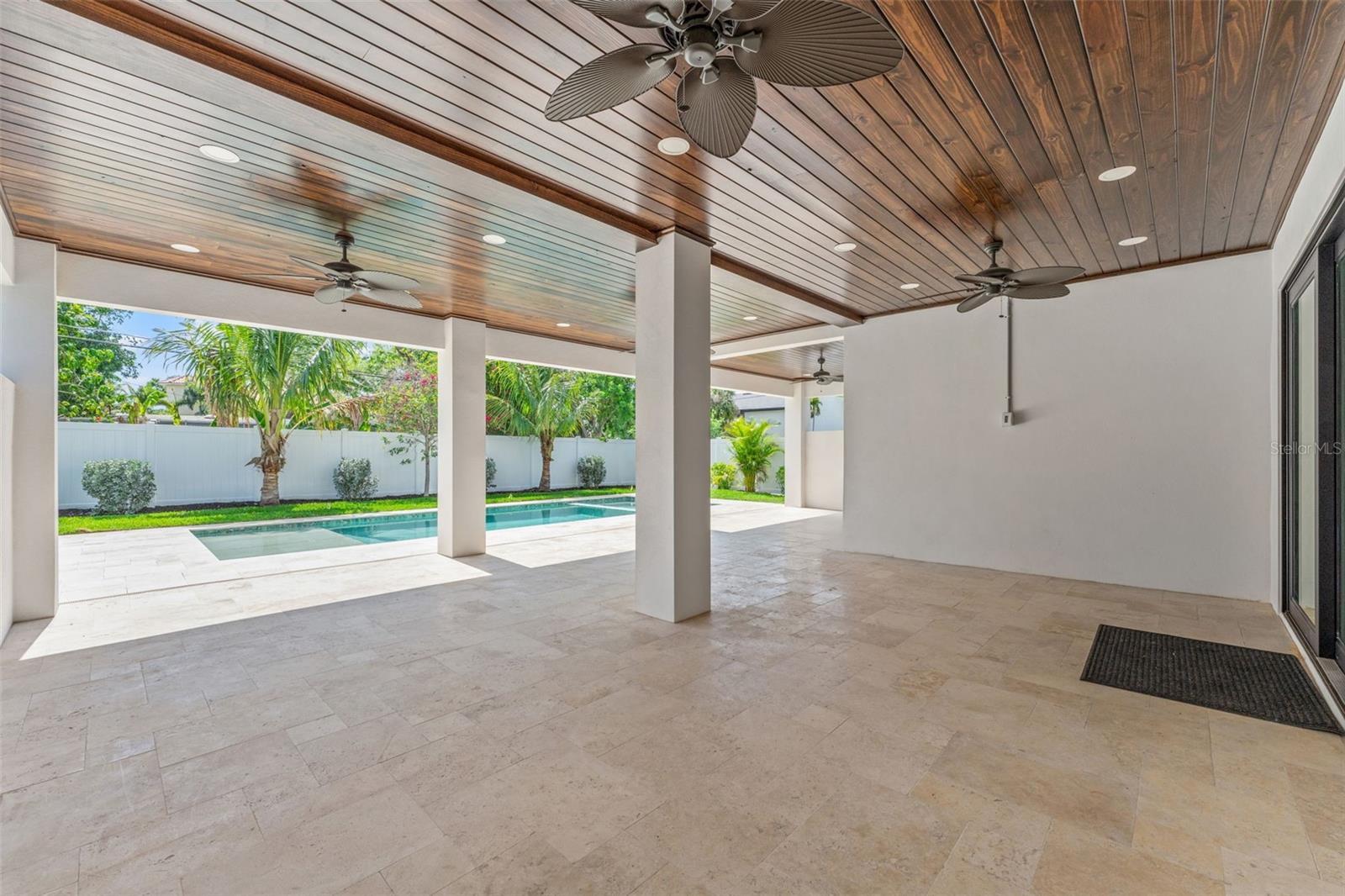 500 E DAVIS BLVD, TAMPA, FL, 33606