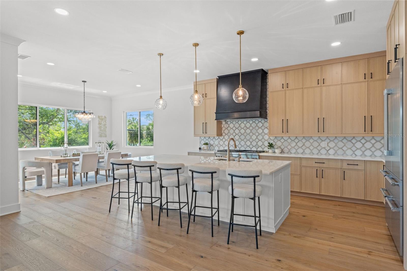 500 E DAVIS BLVD, TAMPA, FL, 33606