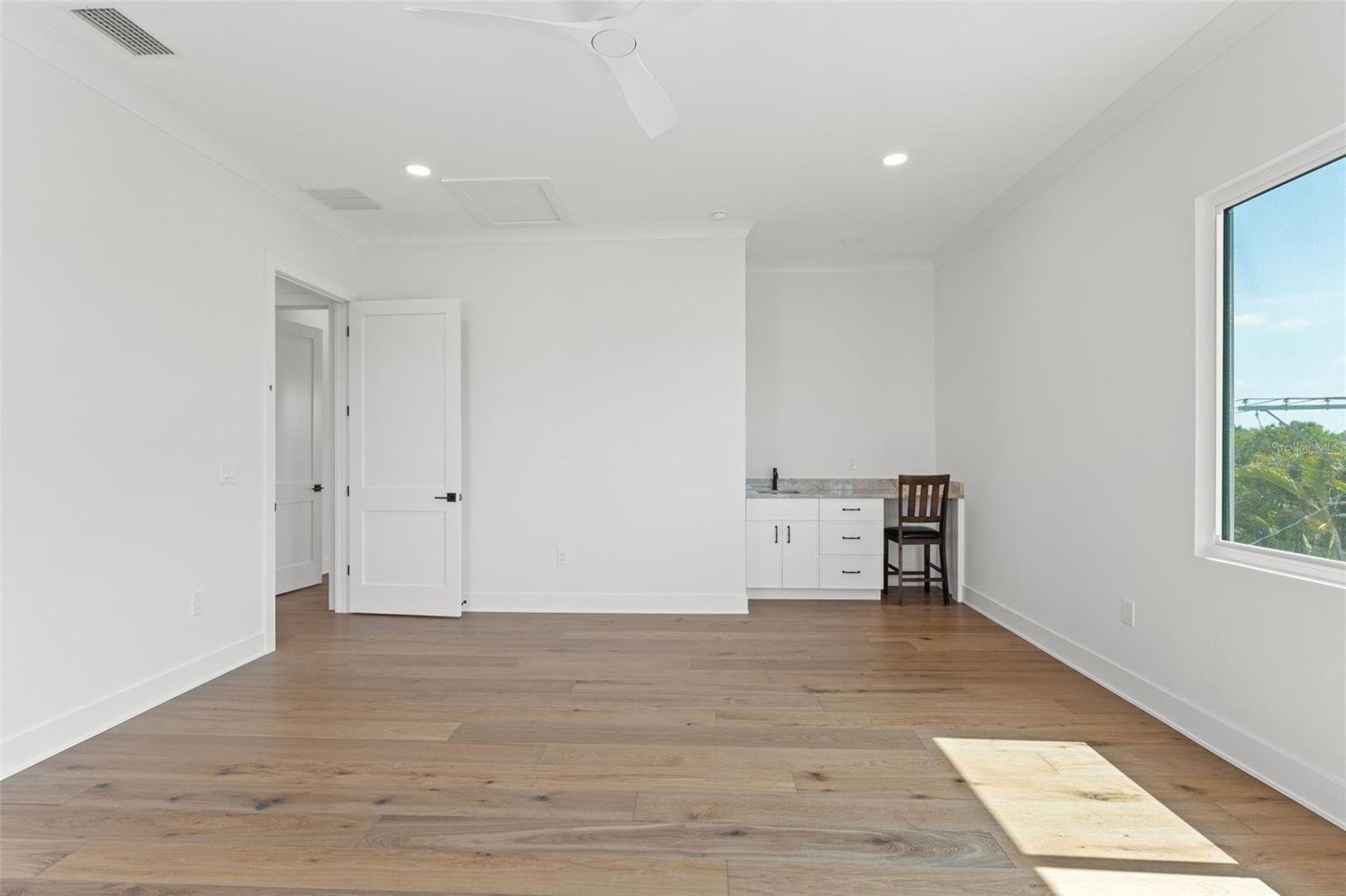 500 E DAVIS BLVD, TAMPA, FL, 33606