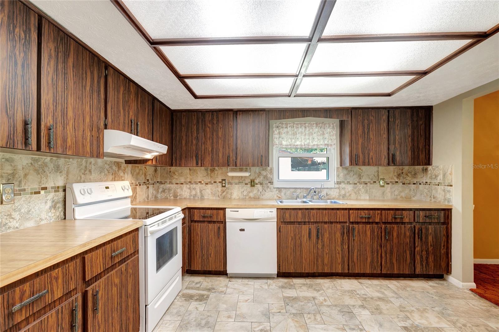 18426 STERLING SILVER CIR, LUTZ, FL, 33549