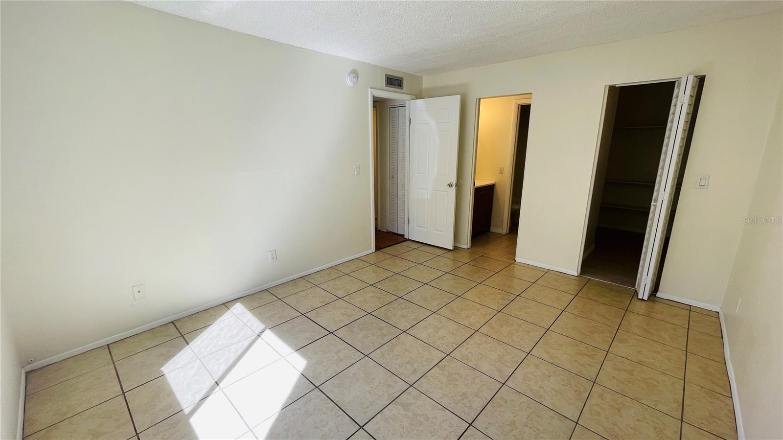 5504 POKEWEED CT #154, TAMPA, FL, 33617