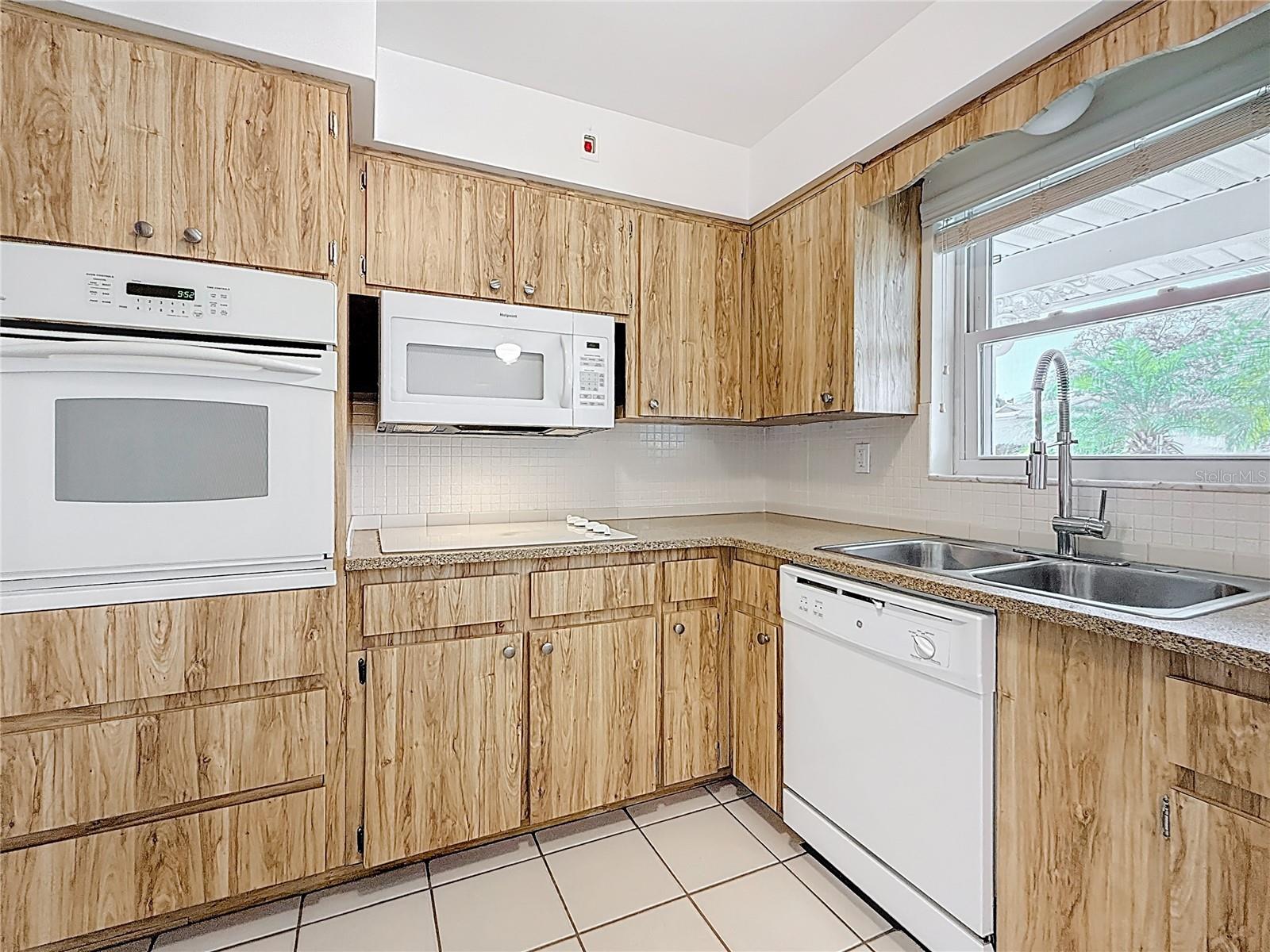 11893 67TH AVE, SEMINOLE, FL, 33772