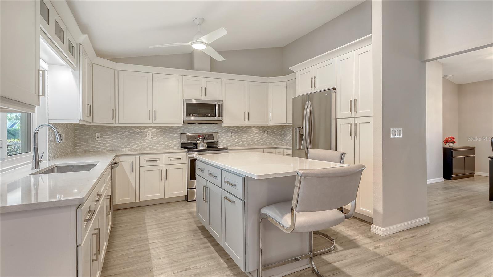 3608 AVENIDA MADERA, BRADENTON, FL, 34210