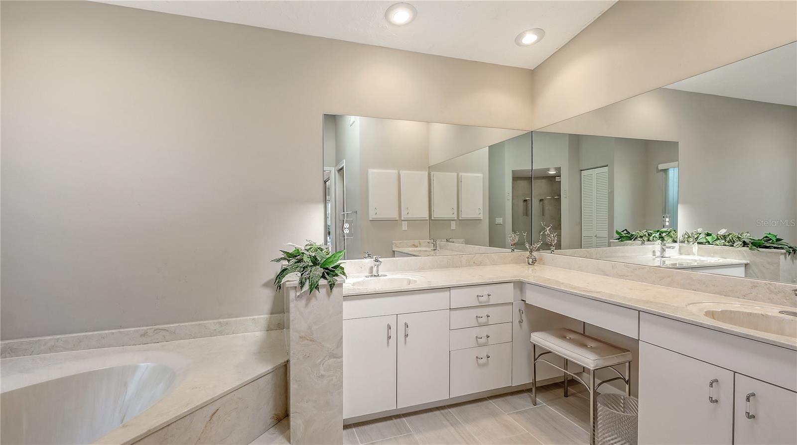 3608 AVENIDA MADERA, BRADENTON, FL, 34210