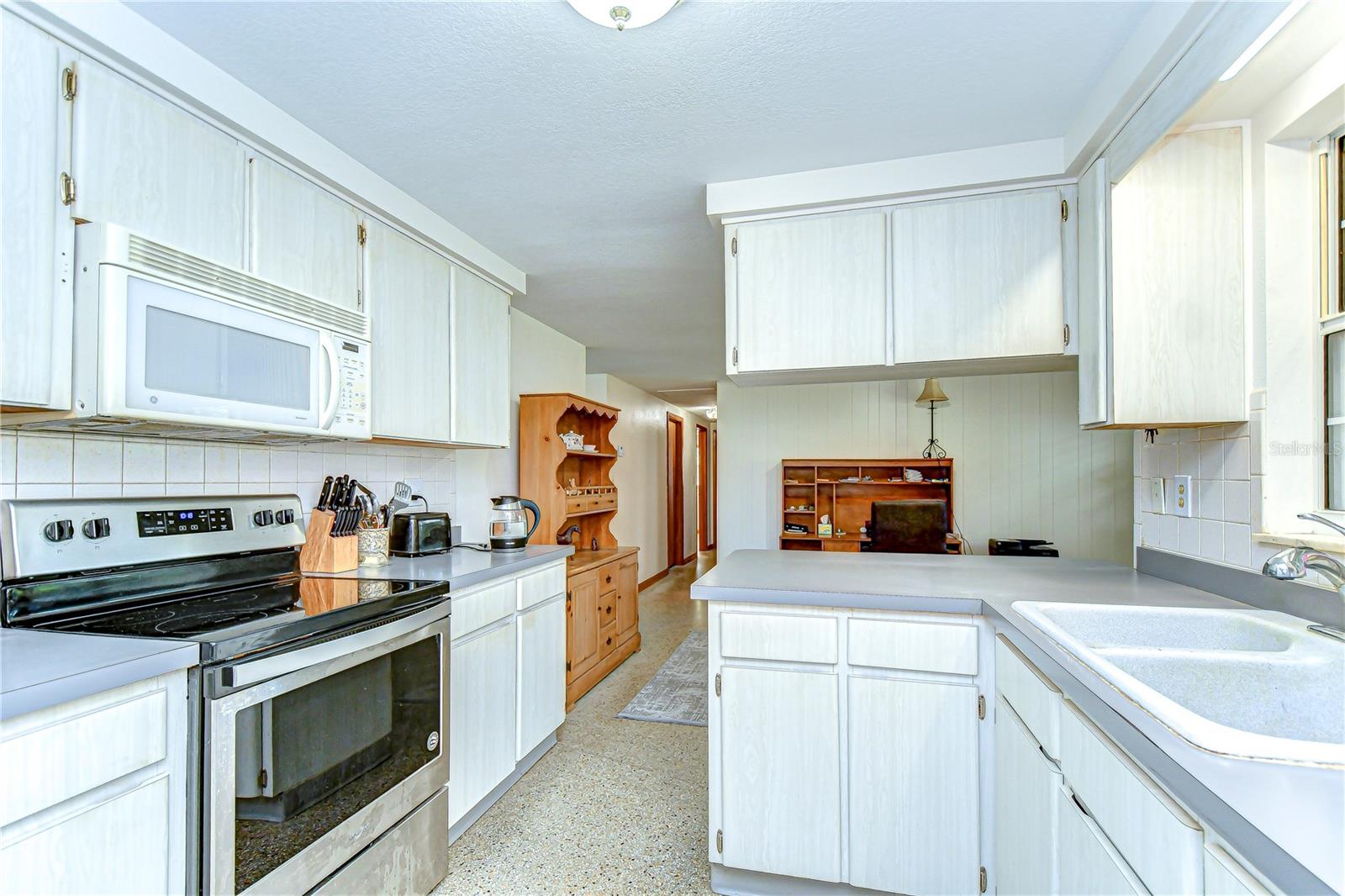 37348 TUCKER RD, ZEPHYRHILLS, FL, 33541