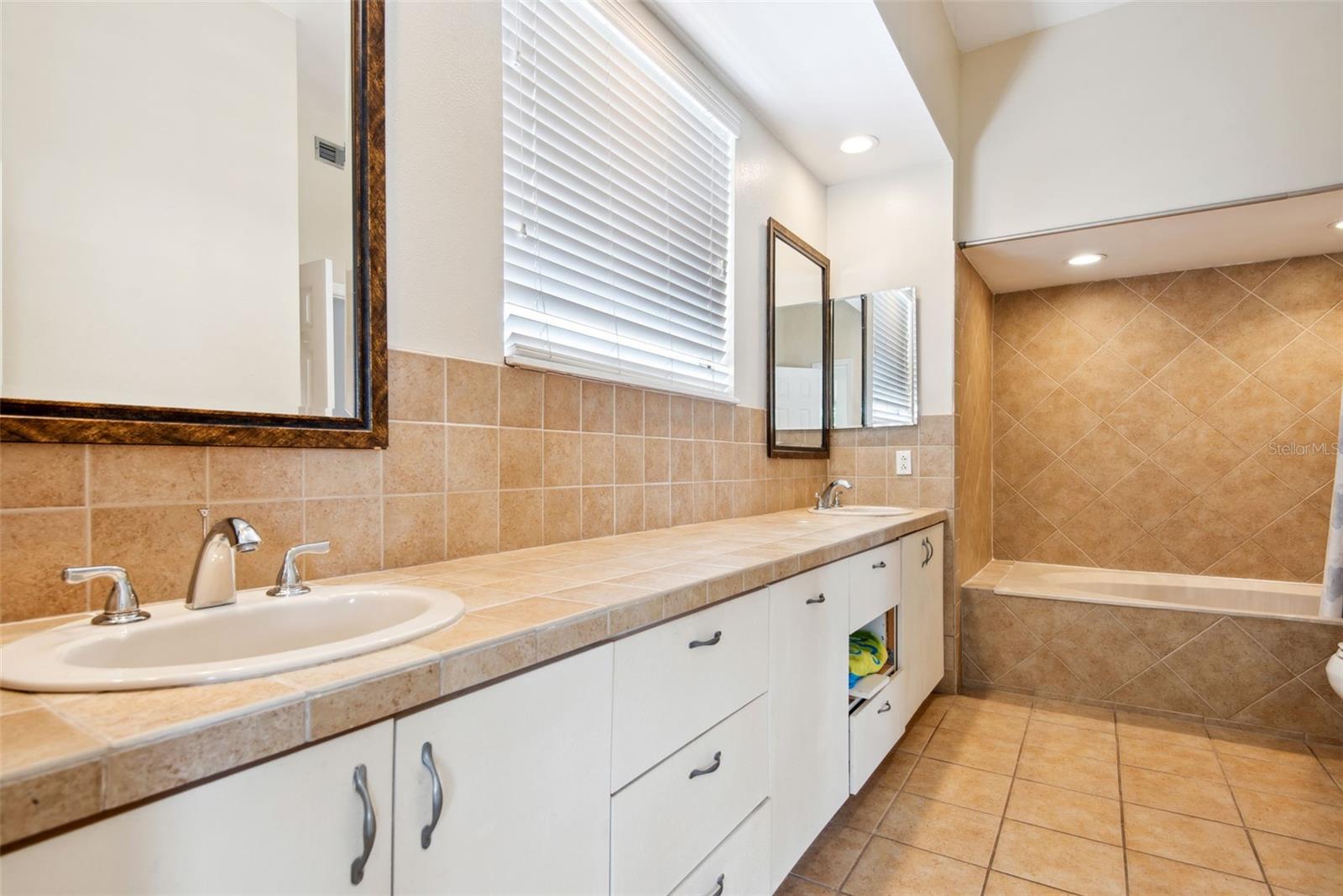 3127 W SLIGH AVE #204B, TAMPA, FL, 33614