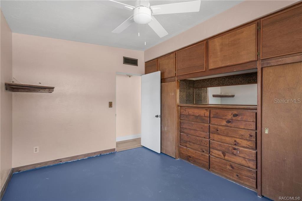 3251 34TH AVE N, ST PETERSBURG, FL, 33713