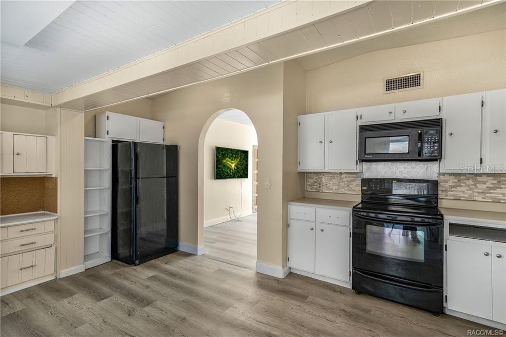 3251 34TH AVE N, ST PETERSBURG, FL, 33713