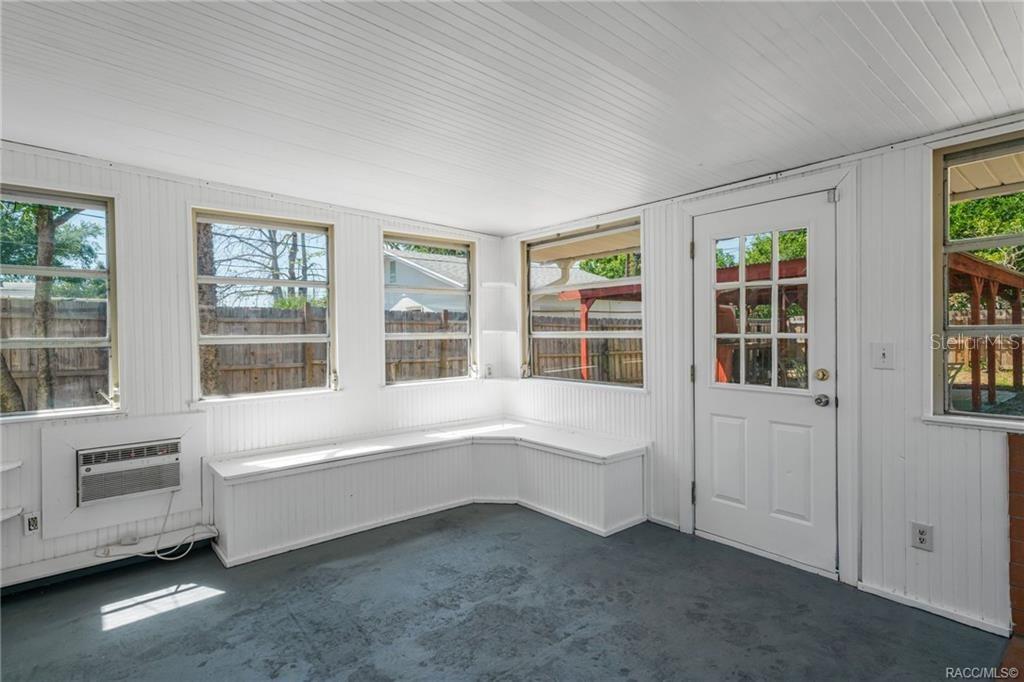 3251 34TH AVE N, ST PETERSBURG, FL, 33713