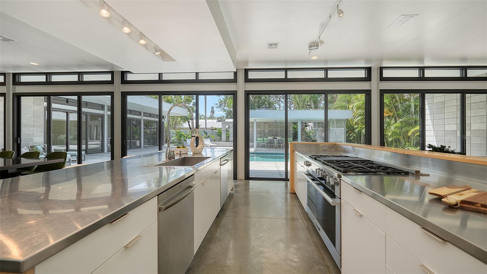 1658 HAWTHORNE ST, SARASOTA, FL, 34239