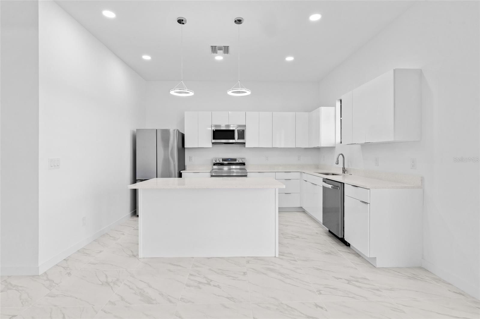 1247 KISMET PKWY W, CAPE CORAL, FL, 33993