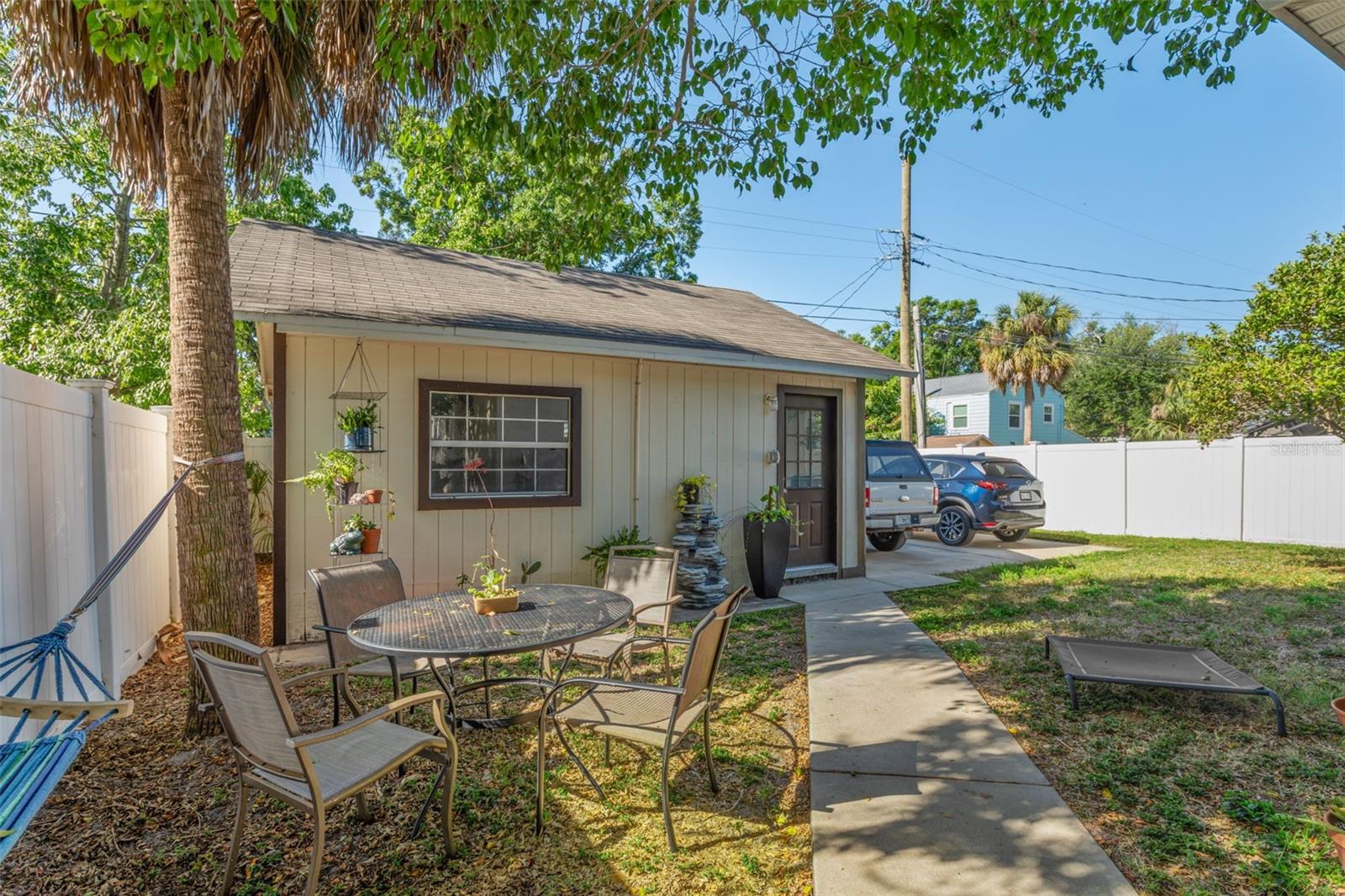 1050 22ND AVE N, ST PETERSBURG, FL, 33704