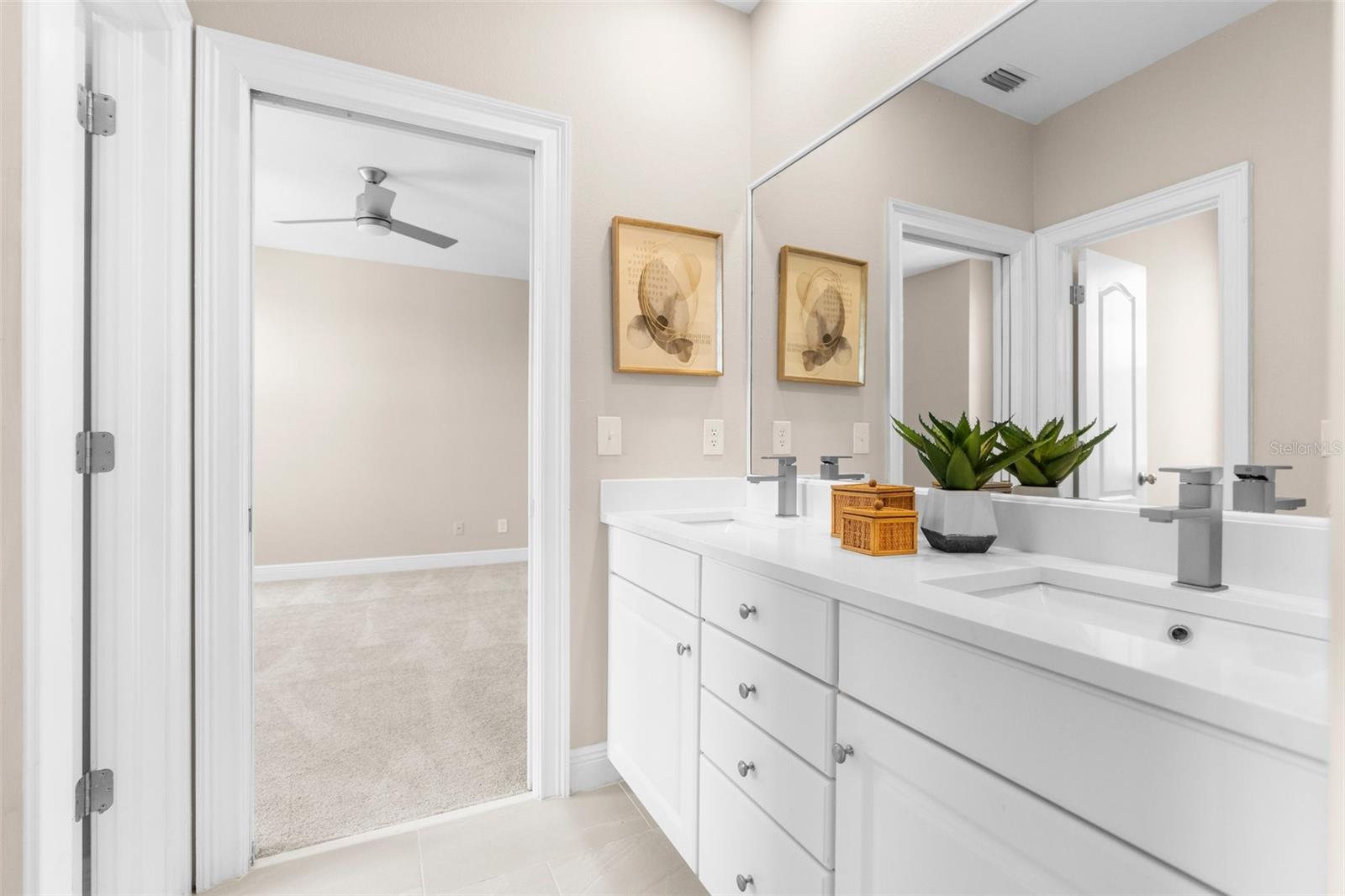 916 HEMINGWAY CIR, TAMPA, FL, 33602