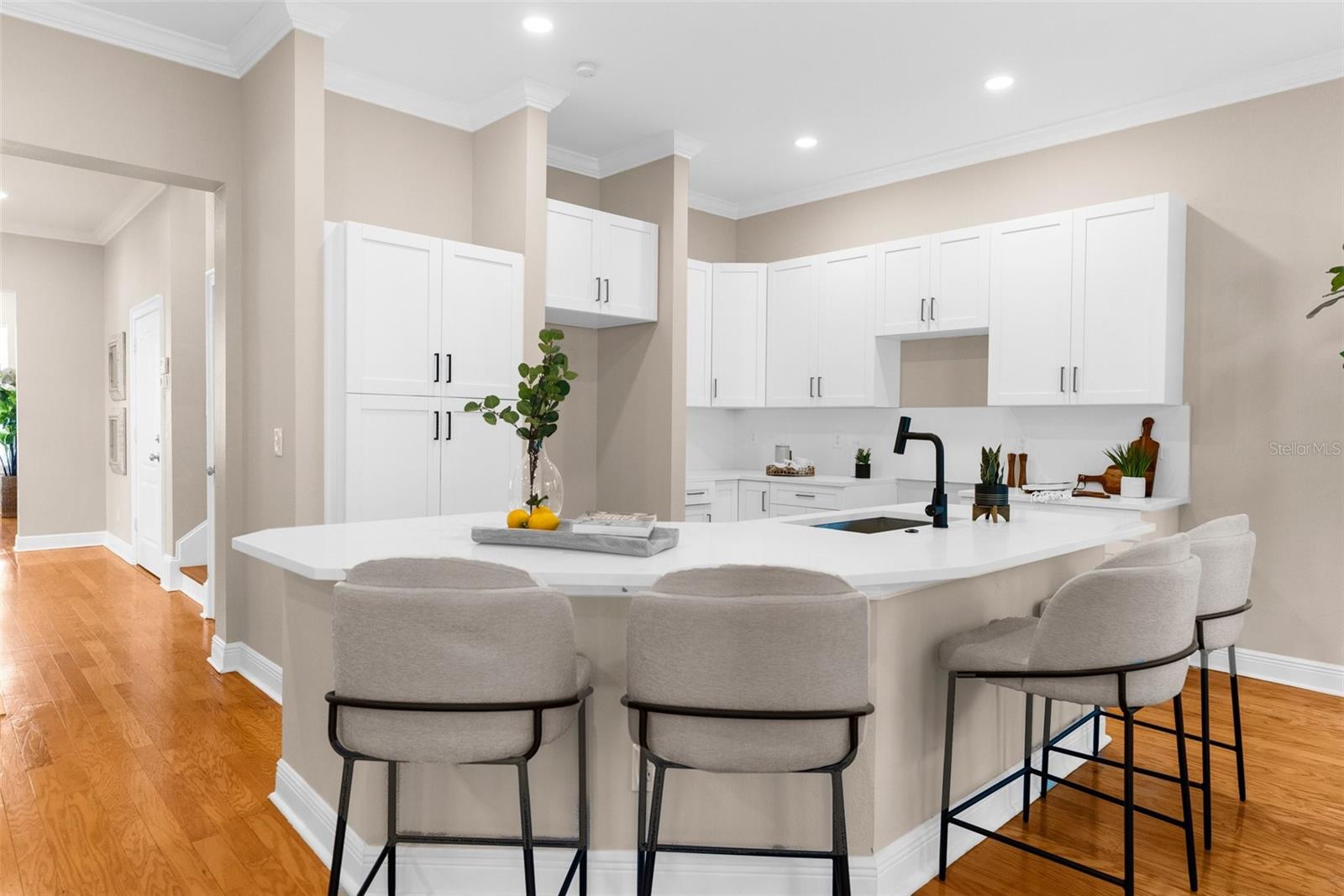 916 HEMINGWAY CIR, TAMPA, FL, 33602