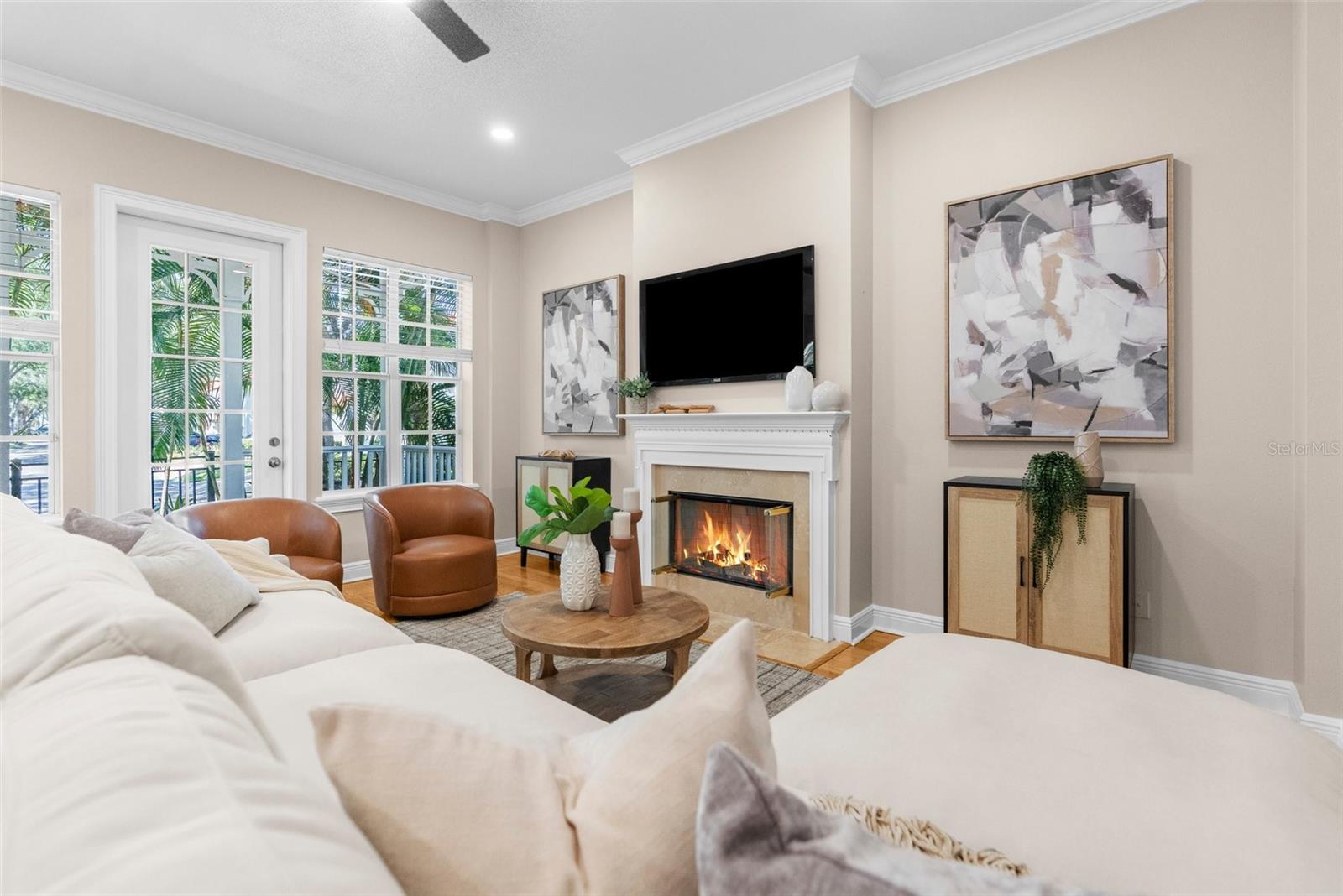 916 HEMINGWAY CIR, TAMPA, FL, 33602