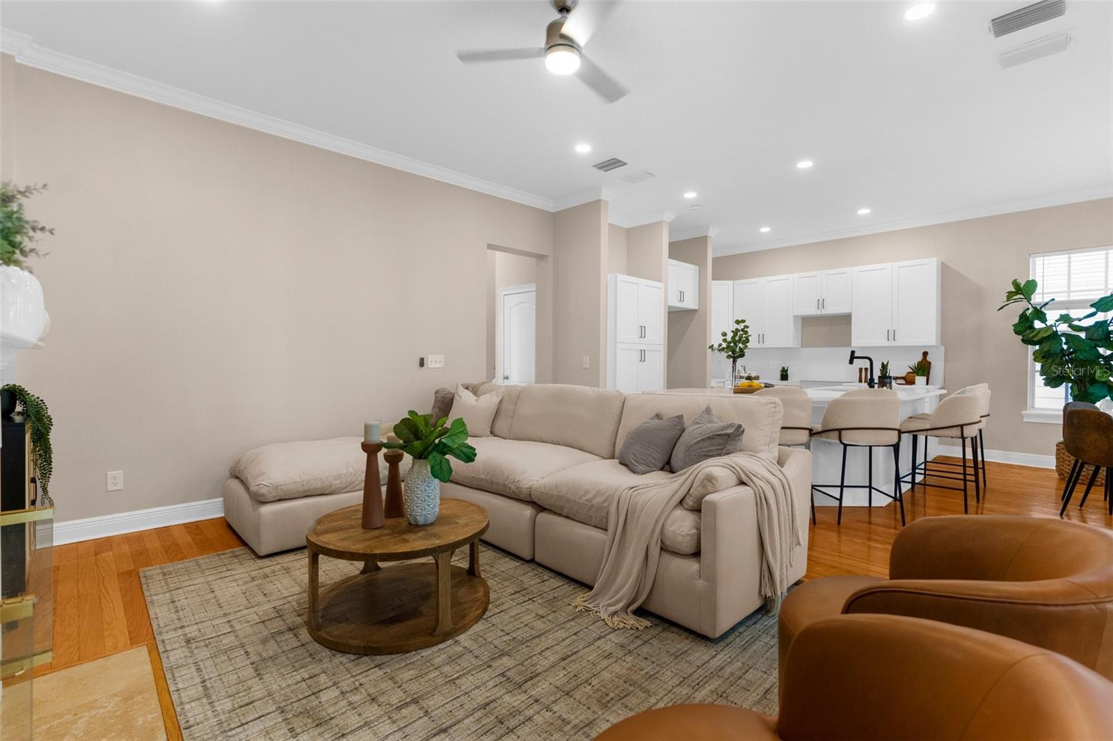 916 HEMINGWAY CIR, TAMPA, FL, 33602